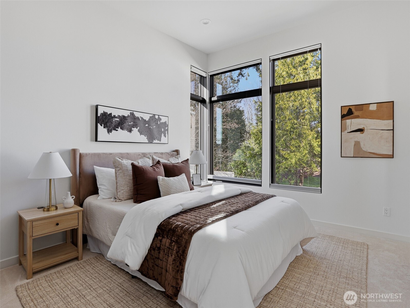 4th Bedroom w/ en-suite bathroom