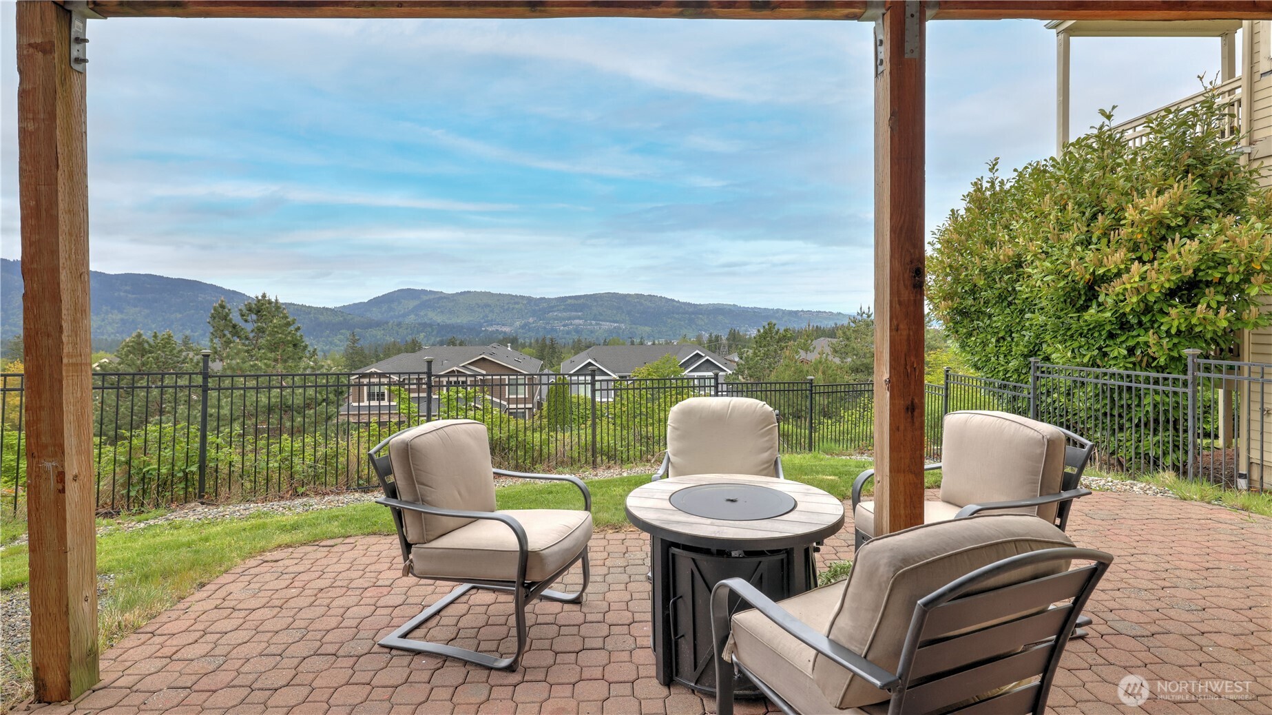 Fully fenced back yard backs to private (community owned) green area creating privacy and space. The backyard offers an entertainment size patio.