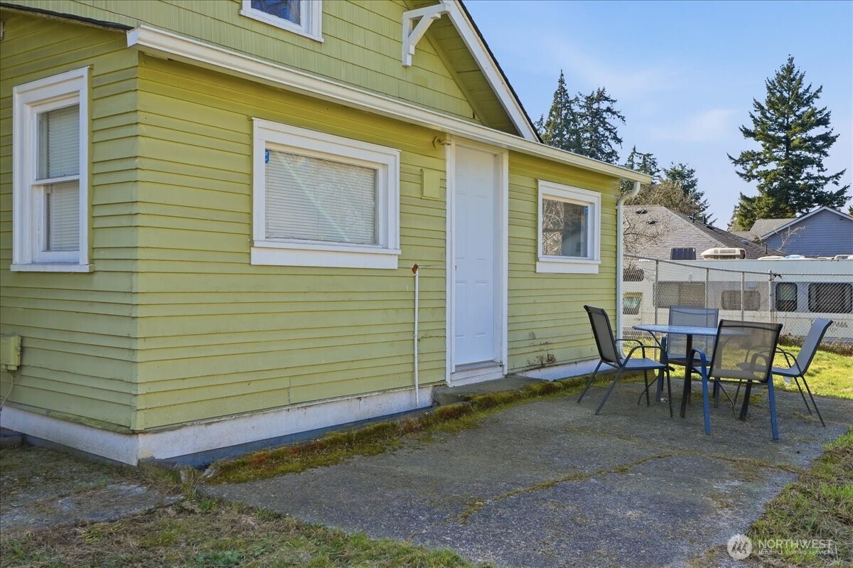 Patio area, offers shade in the afternoon. Room for RV parking, bring the Toys!