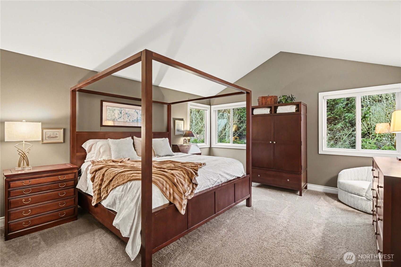 Welcome to the primary bedroom!