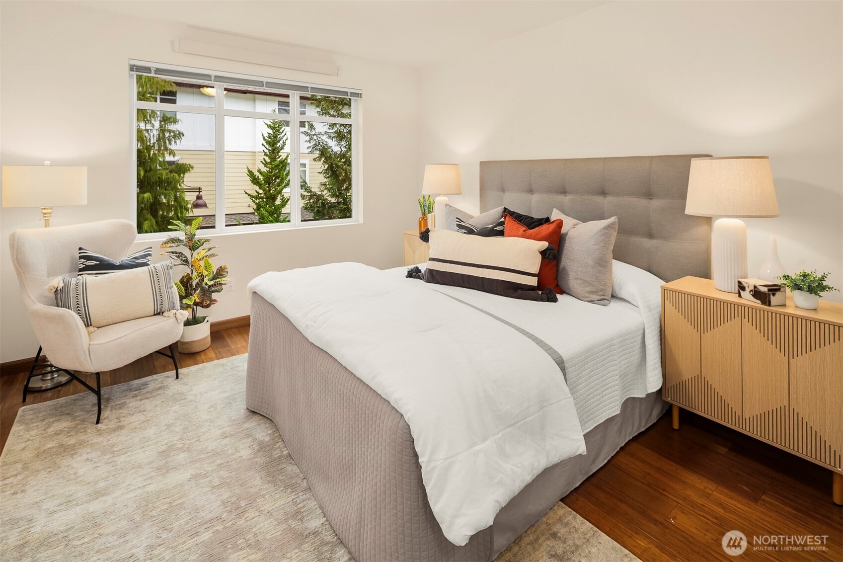 Primary en-suite bathroom