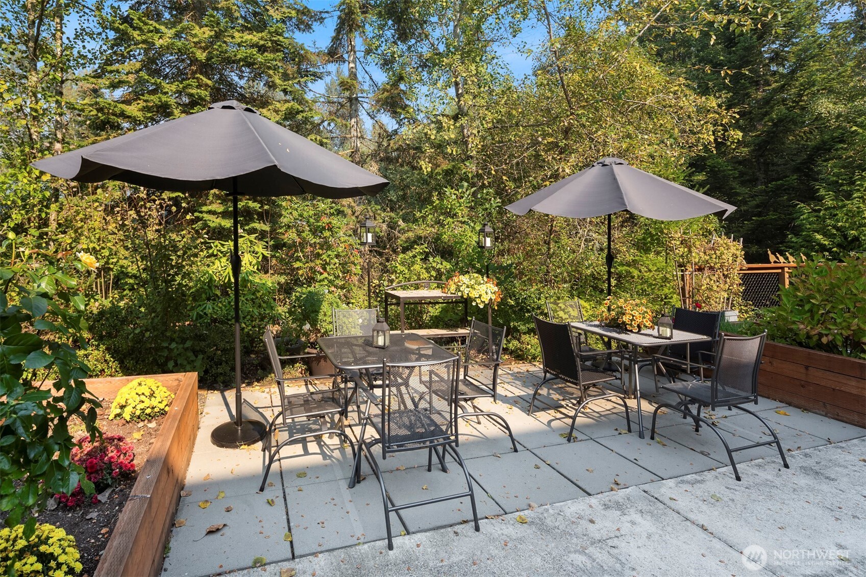 Sundance Glen is an exceptionally well managed community, with lovely landscaping, sidewalks, and a community garden