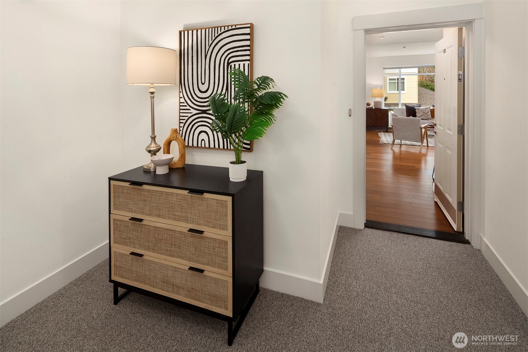 Airy, open floorplan - view from entryway