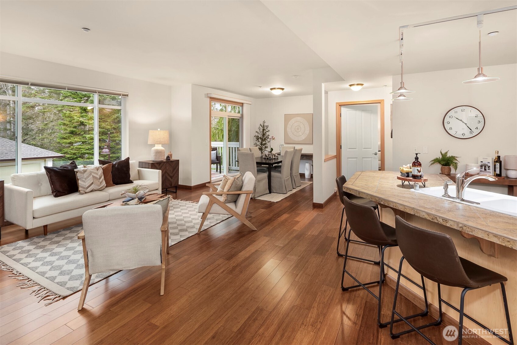 Sundance Glen is an exceptionally well managed community, with lovely landscaping, sidewalks, and a community garden