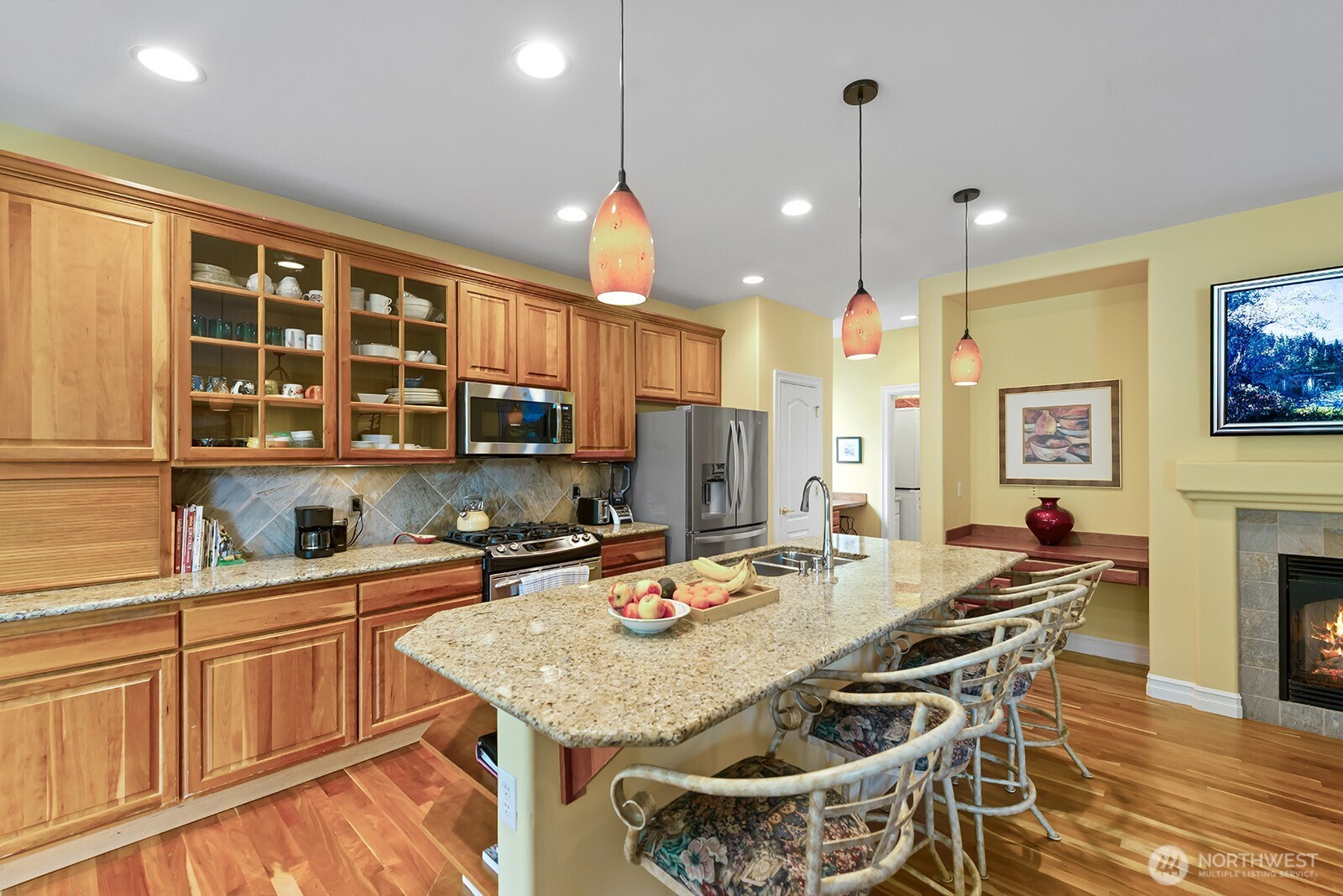 Huge Island offers an abundance of counter space and easy interaction with Guests while entertaining.