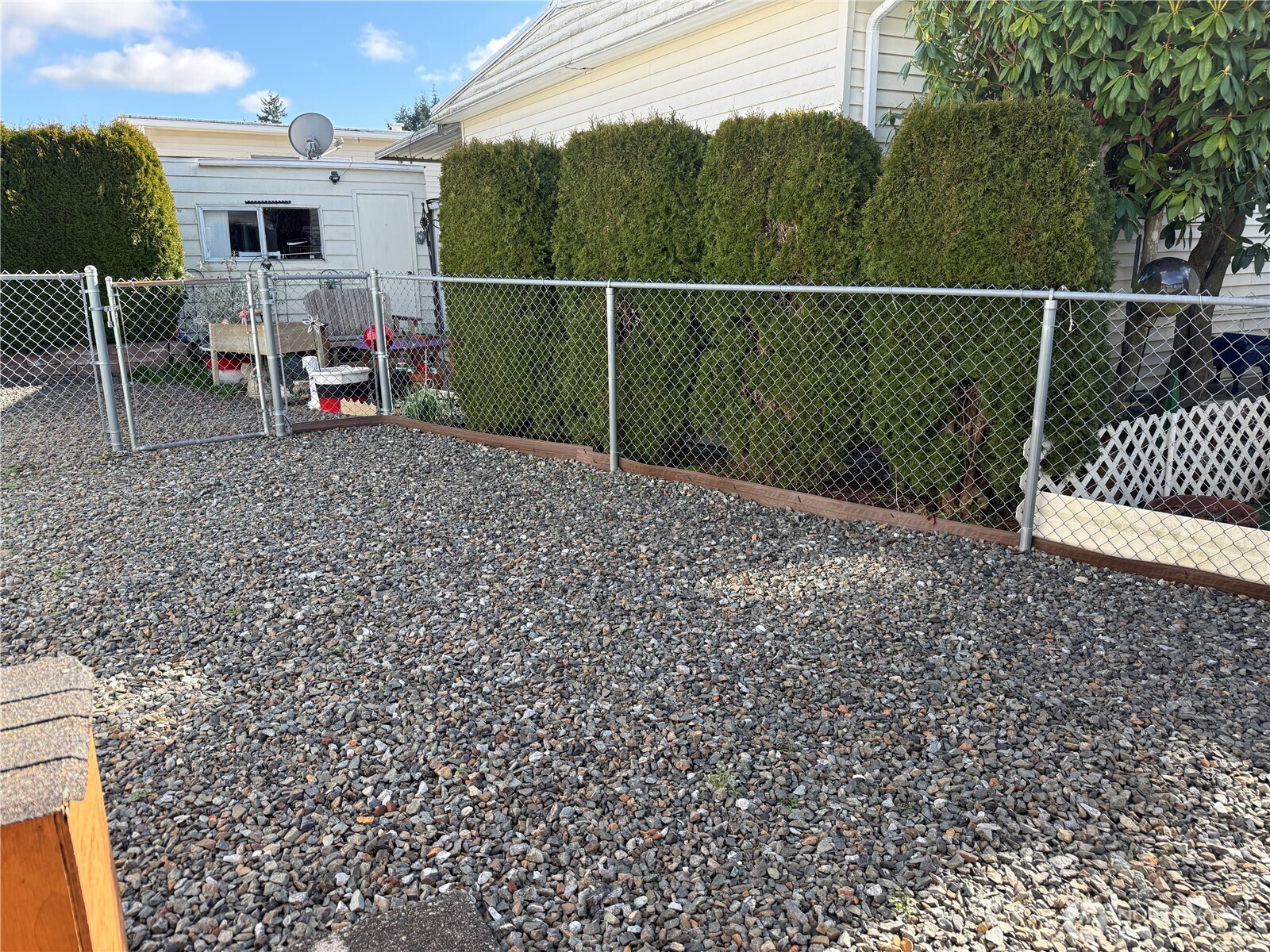 Yard all fenced