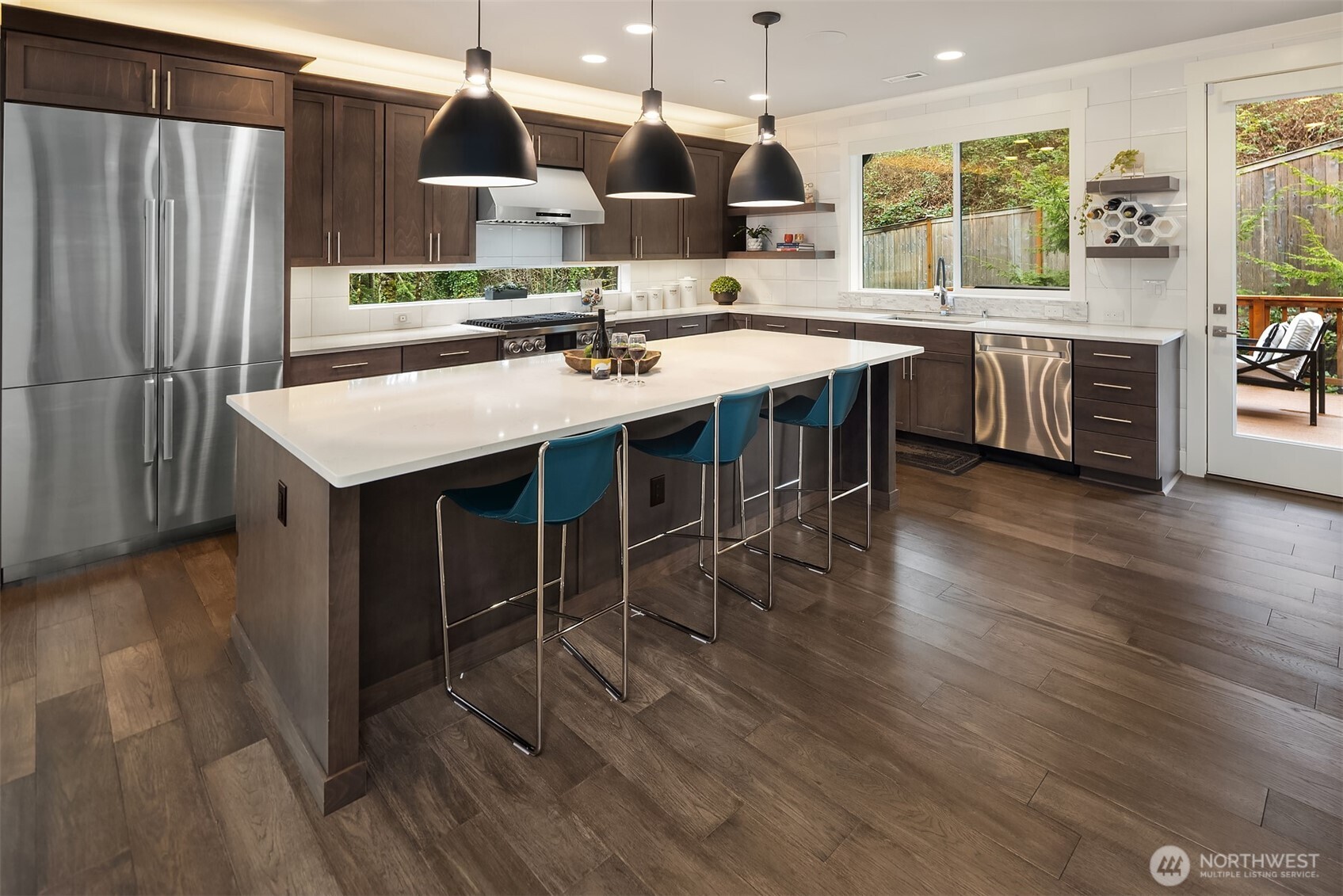 DECOR stainless steel appliances, double oven, designer fixtures and automated window coverings throughout!