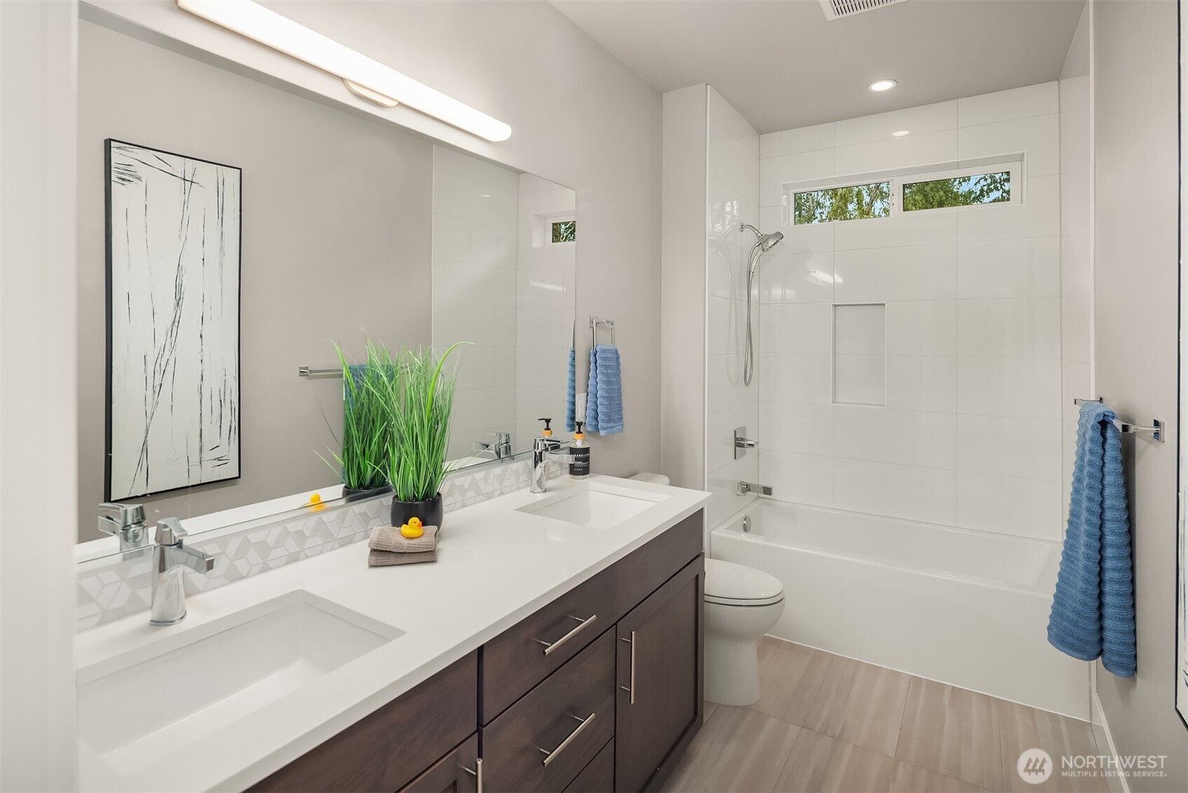 Guest Bathroom, upgraded tiles to ceiling too