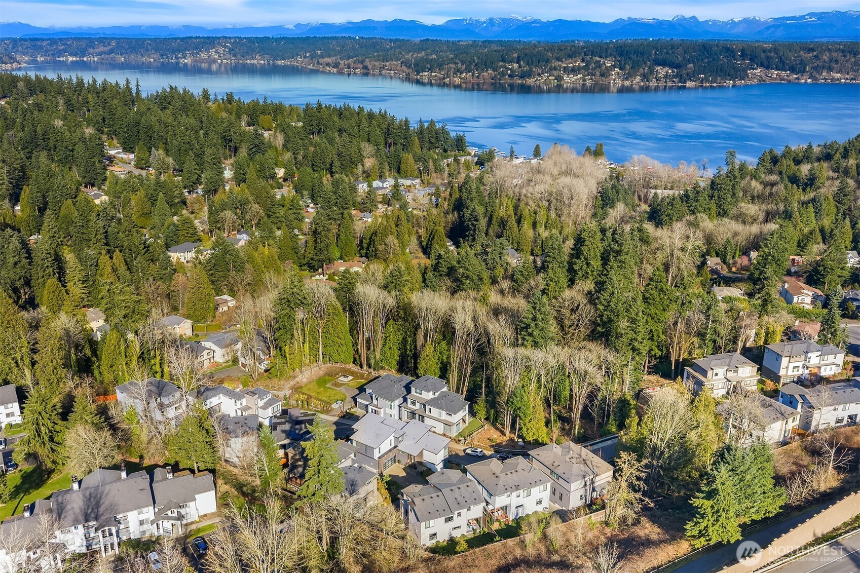 short distance to Lake Sammamish