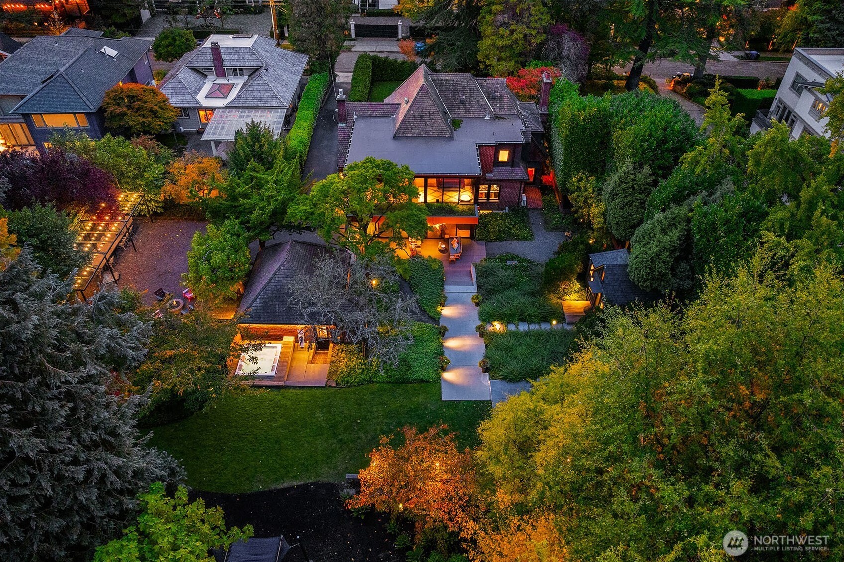 Private & secluded backwards "L" shaped lot