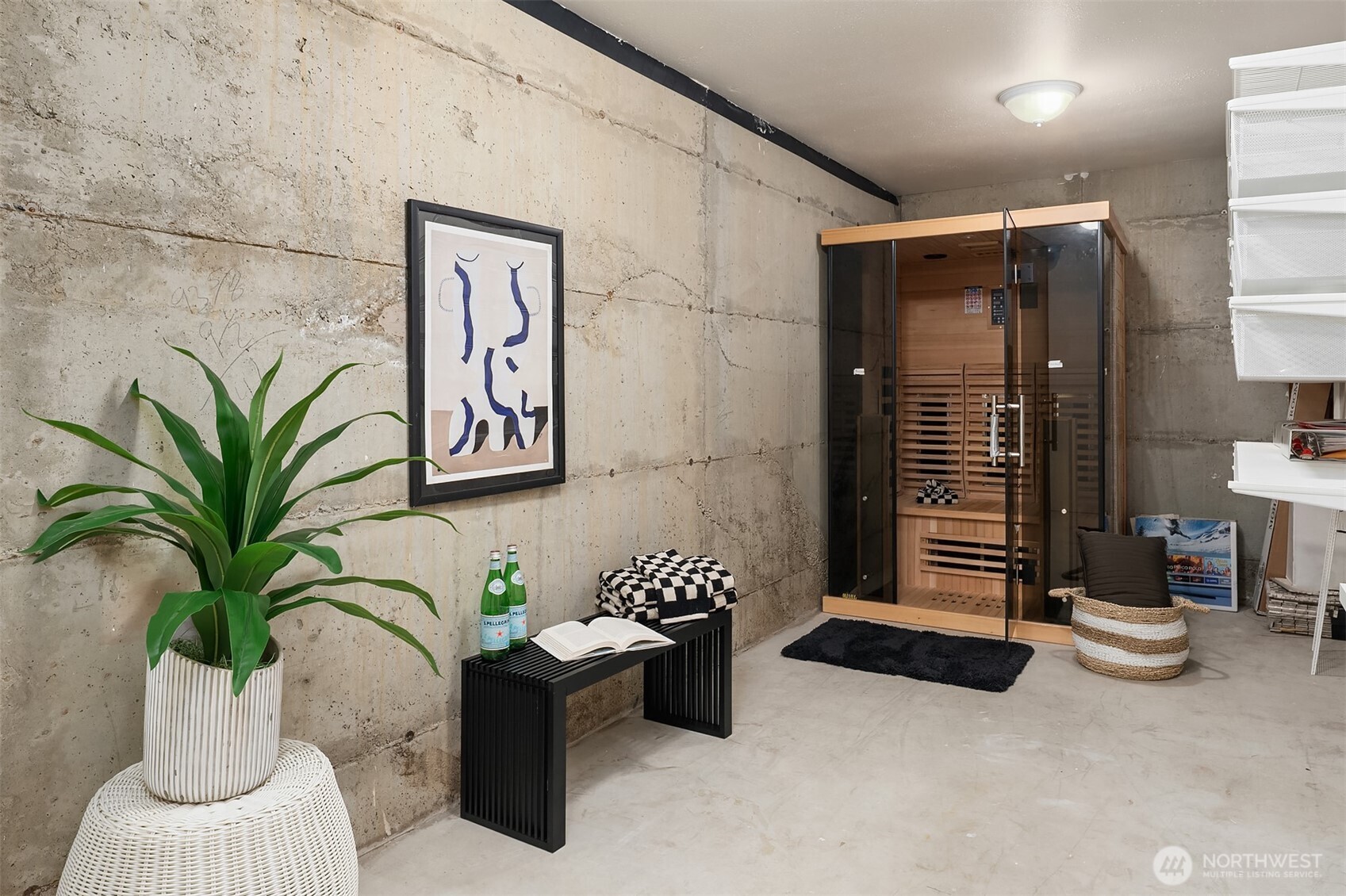 Spa room with infrared 2 person sauna