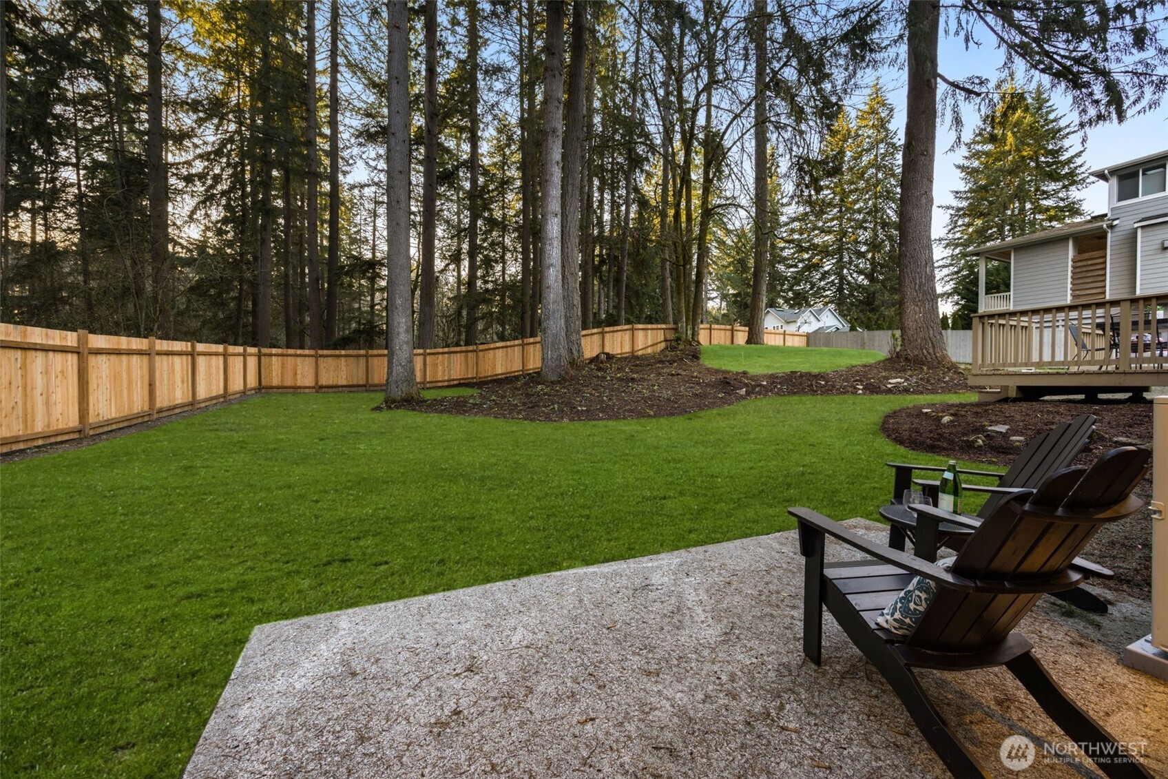 Ideally located near Woodinville Wine Country, parks, trails, shopping, short walking distance to top rated Leota Middle School, and convenient commuter routes to Redmond & Bellevue.
