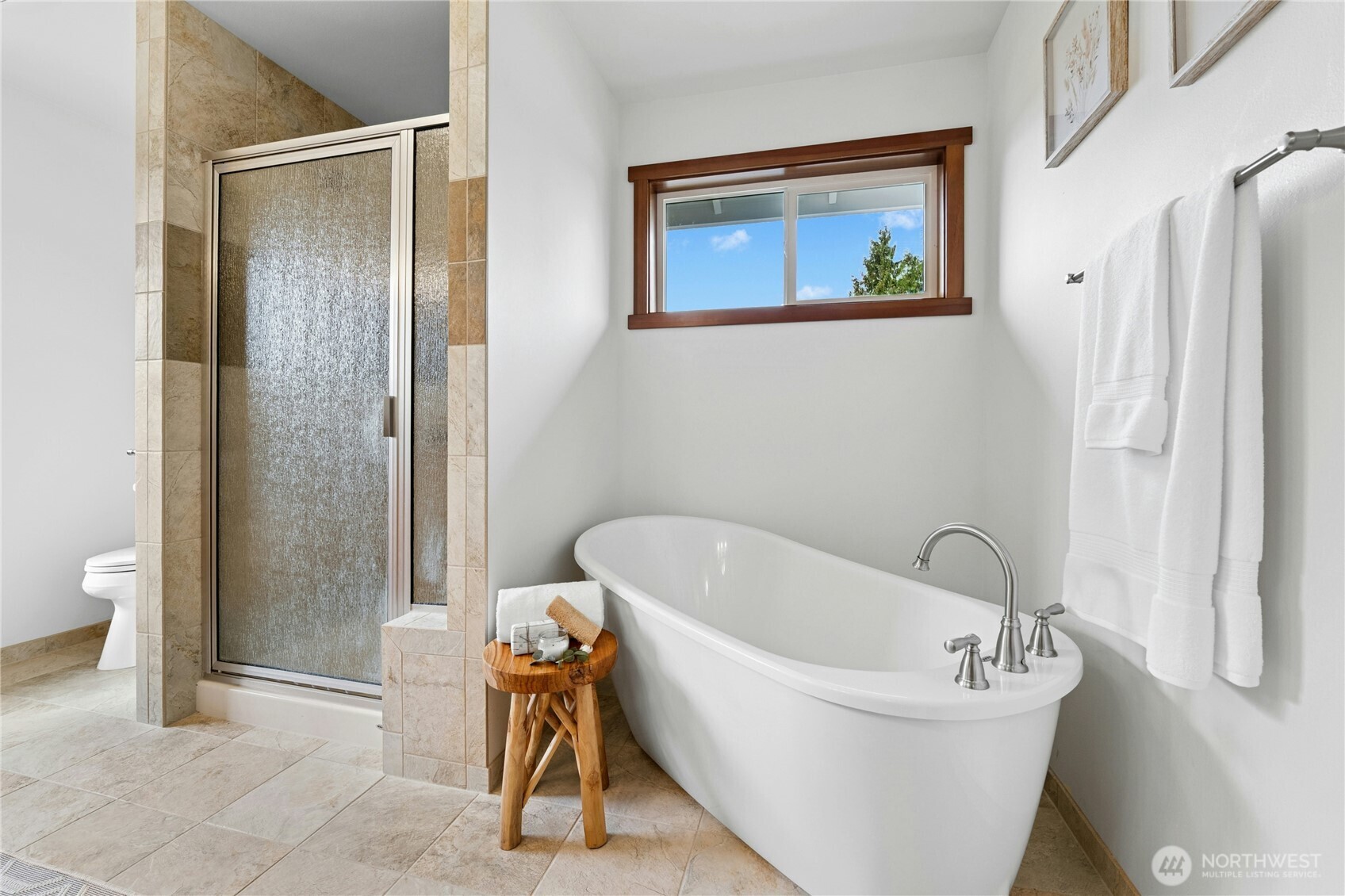 Soaking tub and shower room
