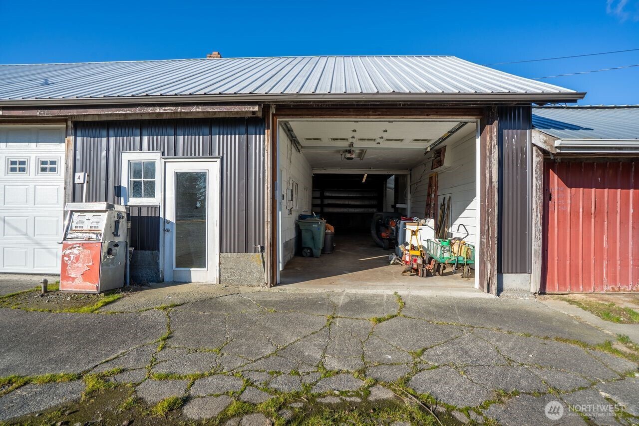 All of these outbuilding have tremendous potential for storage and lease opportunities.