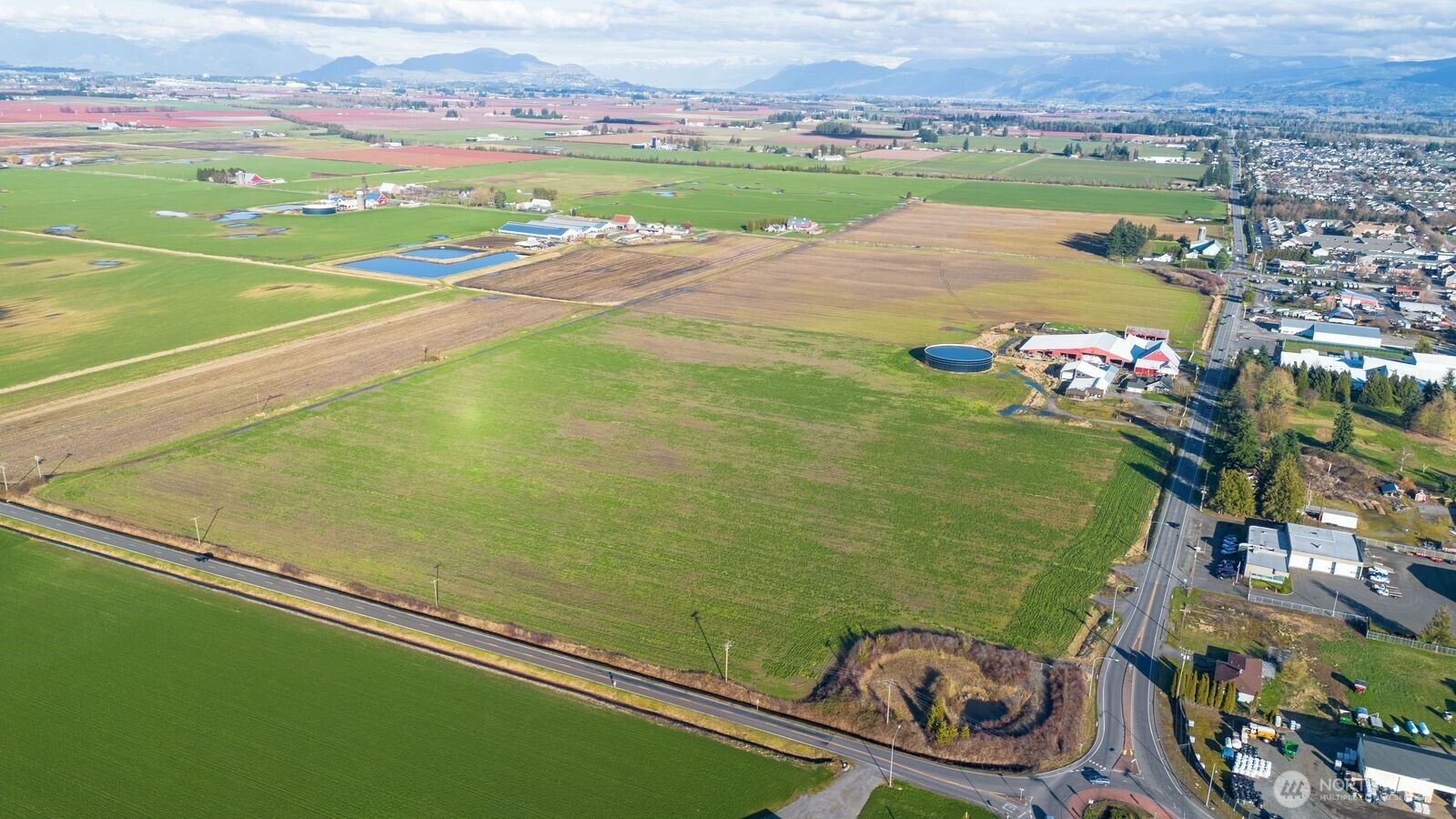 Two million gallon storage tank for water storage or a great lease opportunity for other business entities for liquid waste storge.