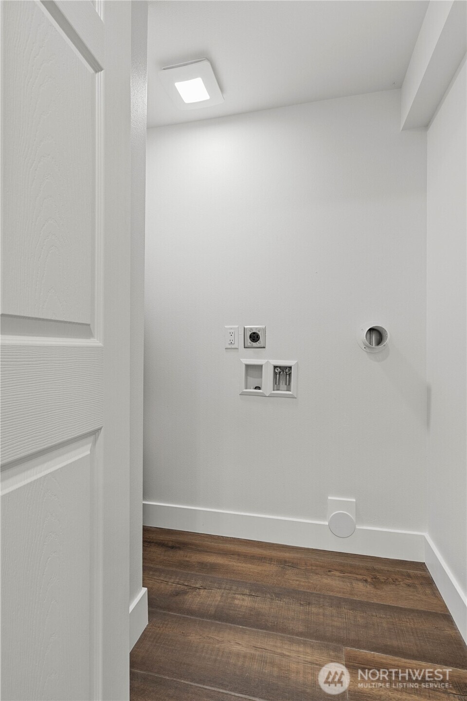 Stackable W/D Closet w/Hookups ready