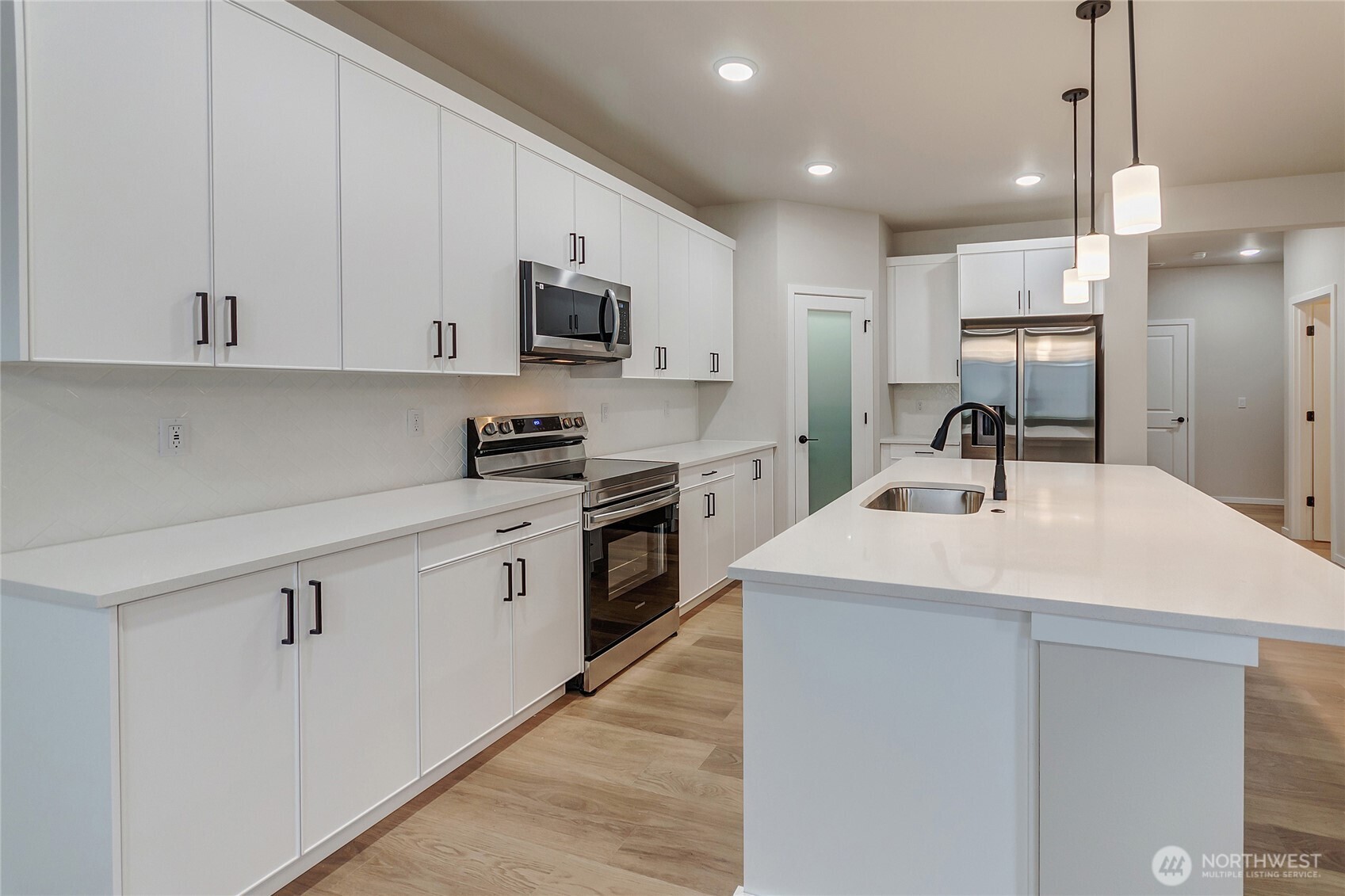 Photos of a previously built Rainier plan. SOme upgrades may appear that are no longer available.