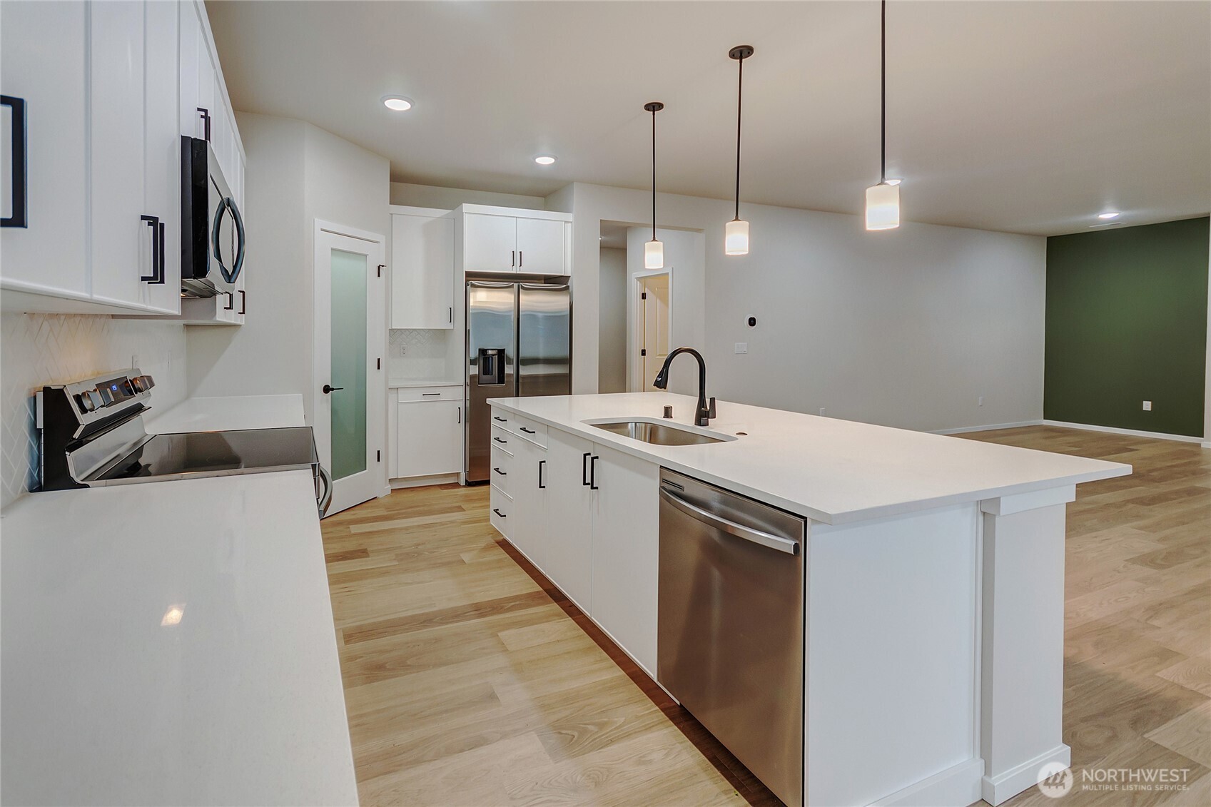 Photos of a previously built Rainier plan. SOme upgrades may appear that are no longer available.