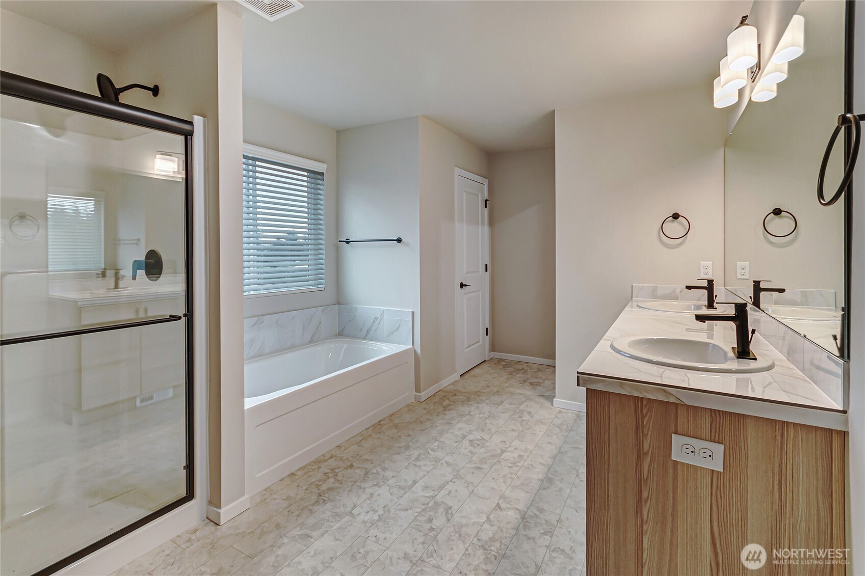 Photos of a previously built Rainier plan. SOme upgrades may appear that are no longer available.