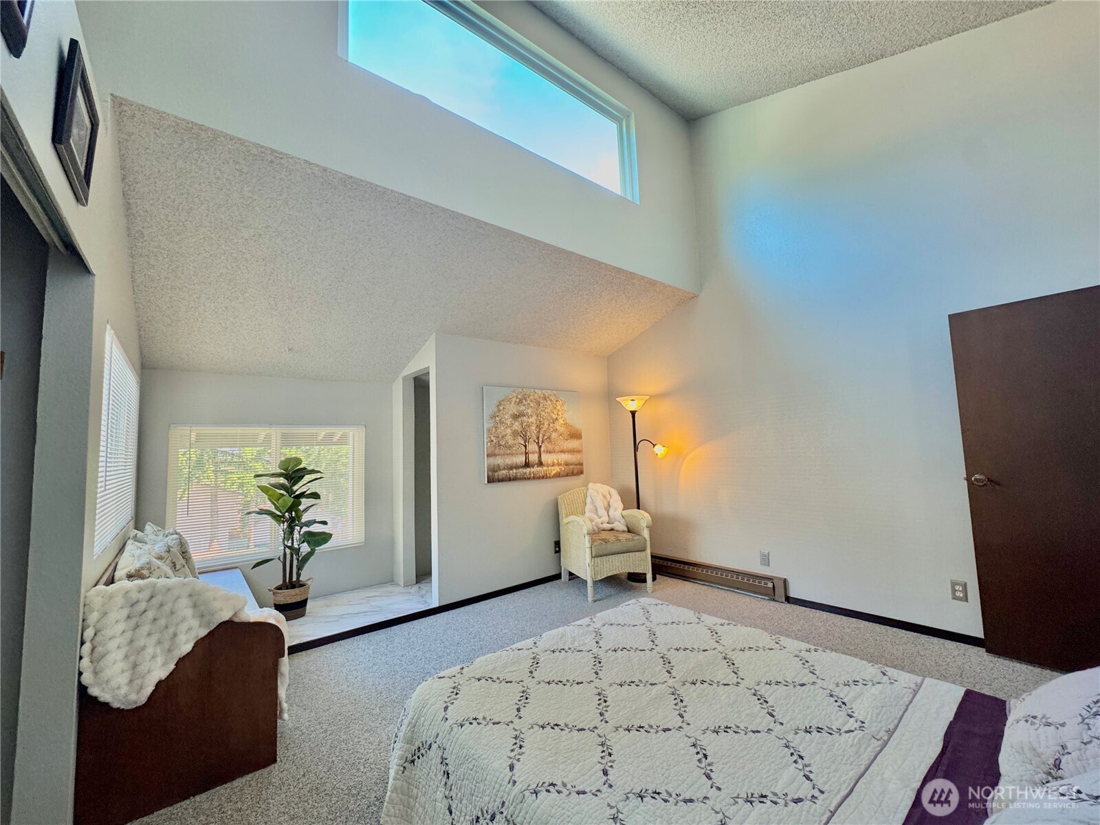 Full spacious upstairs bathroom