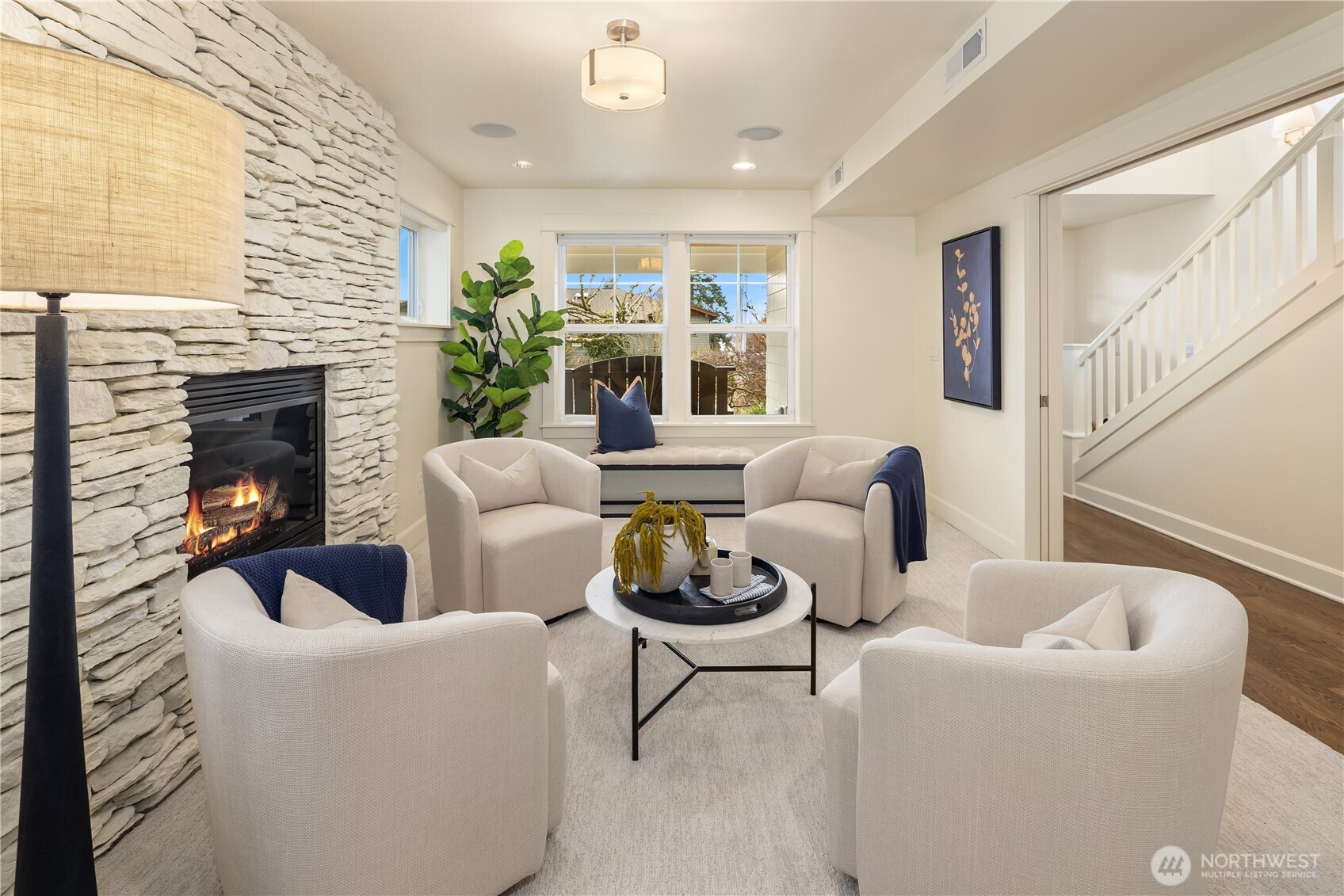 Bonus room / conversation room w/fireplace and built-ins