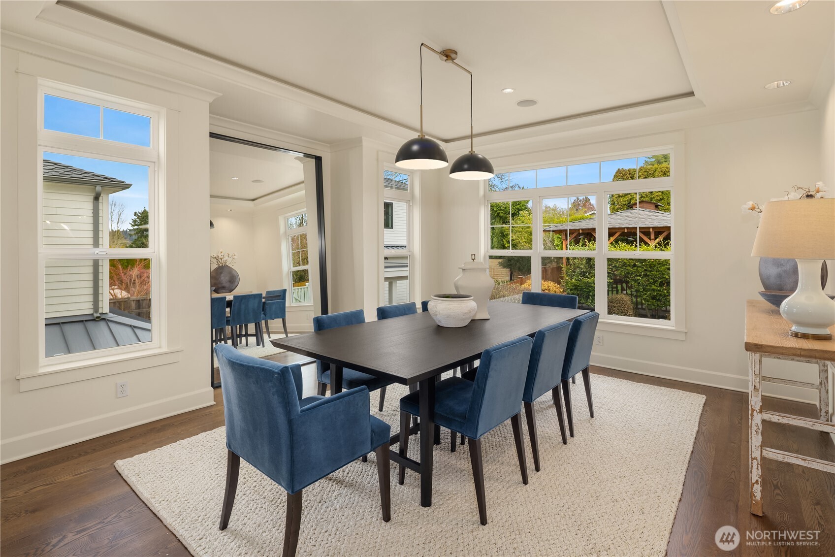 Dining for imtimate gatherings