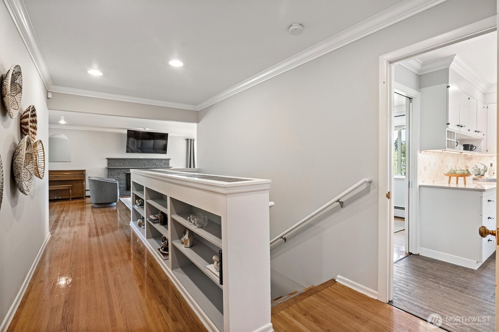 Hallway entryway to home off of front door