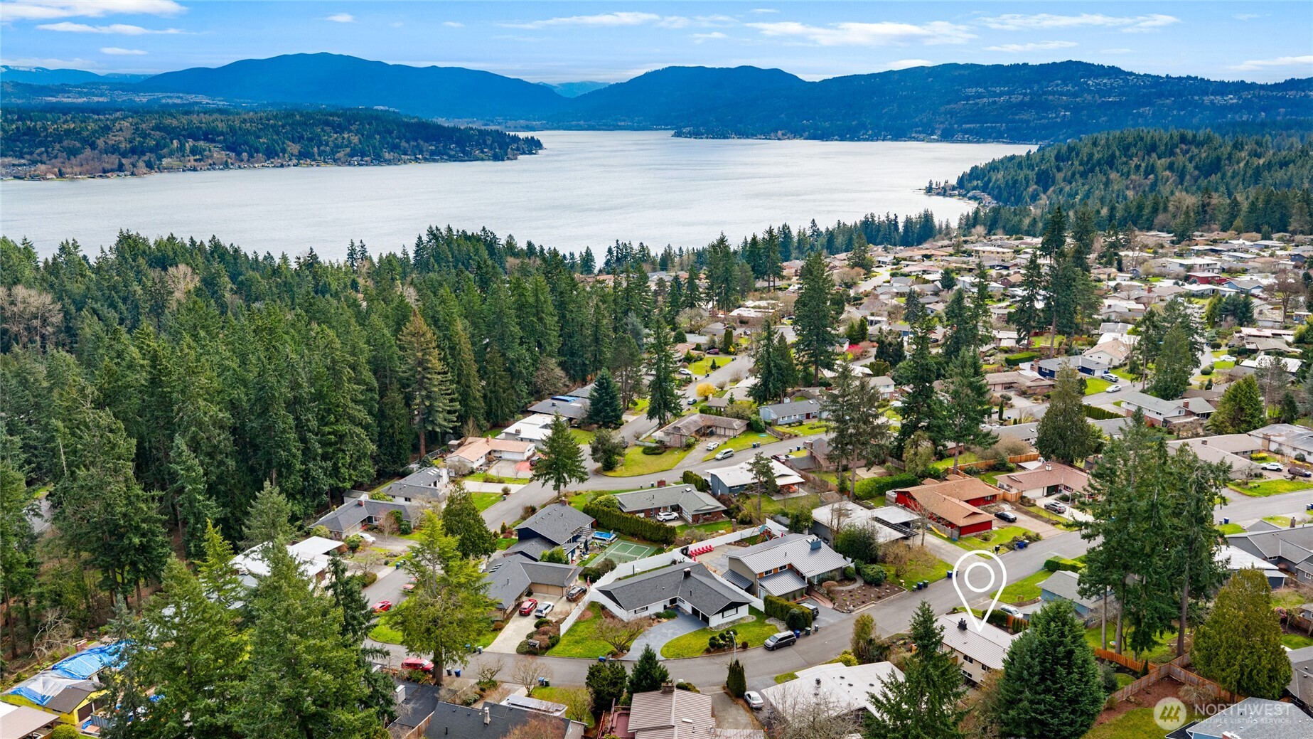 Short distance to Lake Sammamish