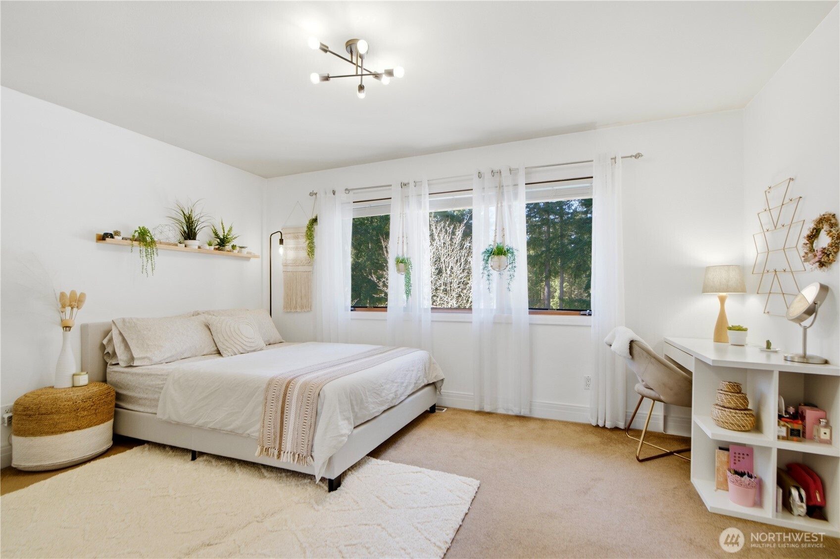 BEDROOM WITH EN-SUITE FULL BATH