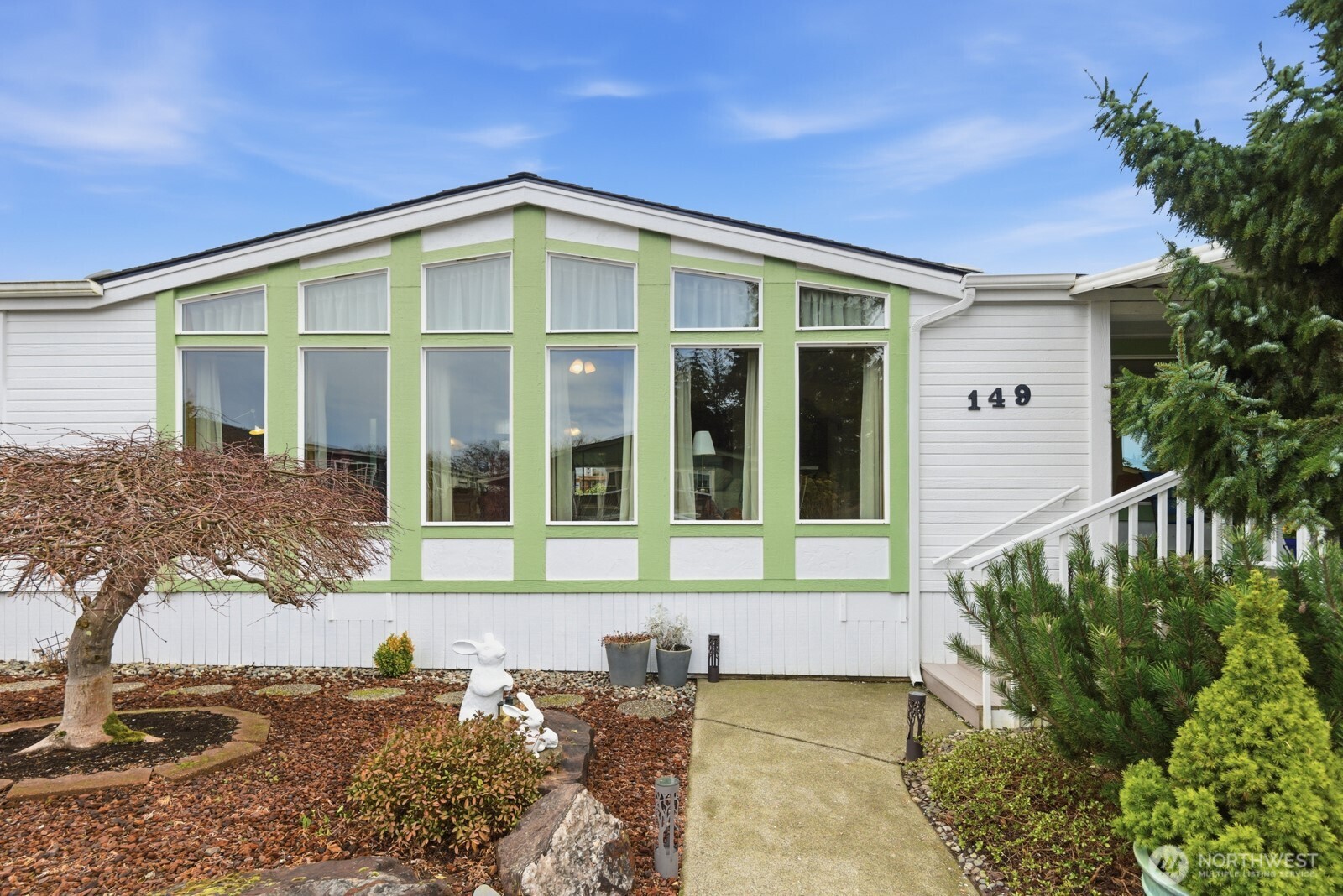 Fantastic location in the park and professionally landscaped