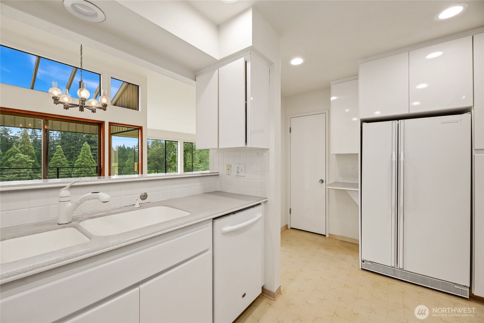 Eating bar open to dining area  Pantry / pocket door to great room