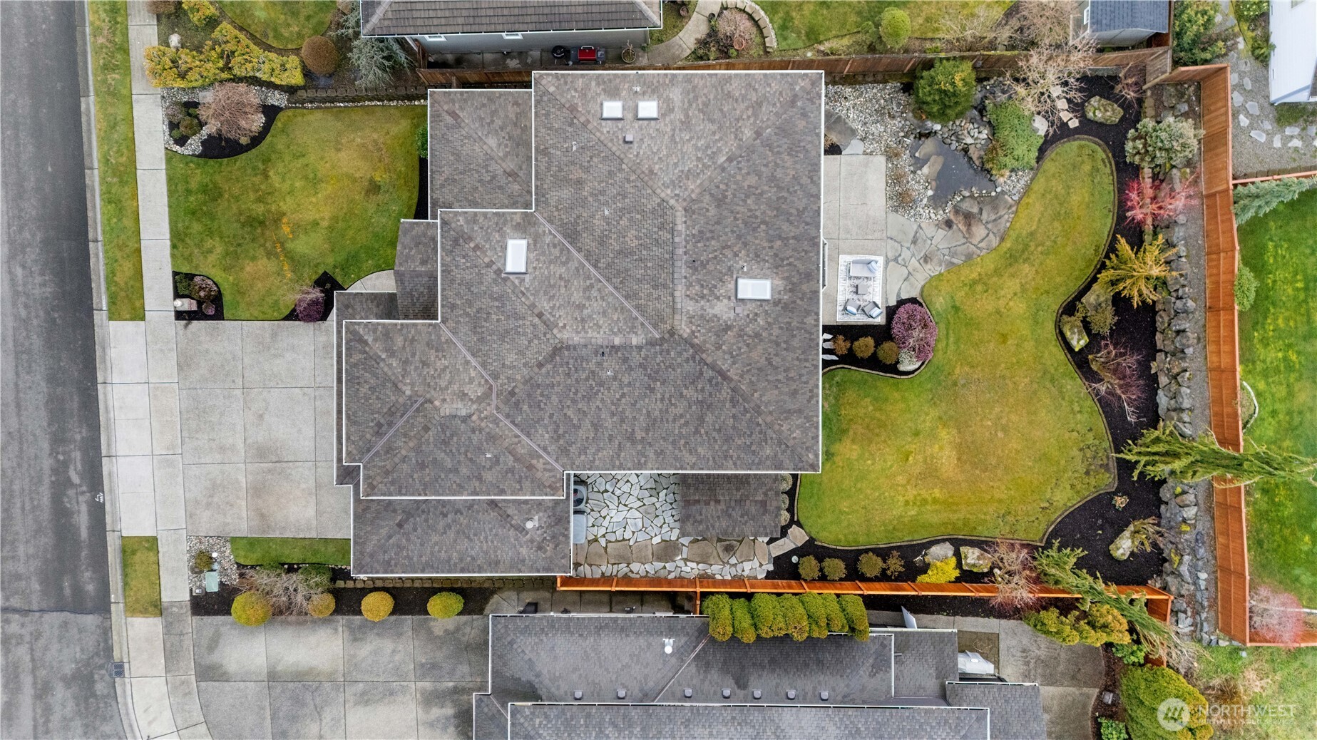 Well maintained property from top to bottom.