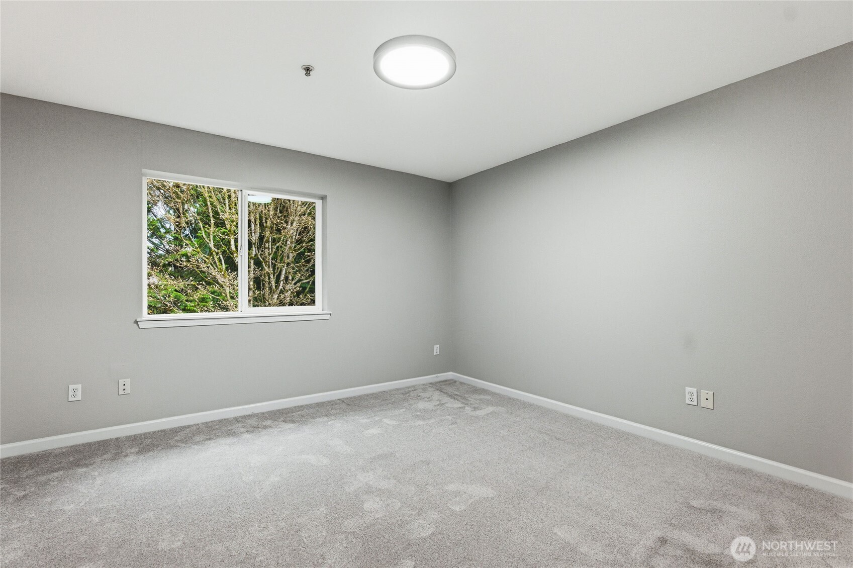 Rear primary bedroom