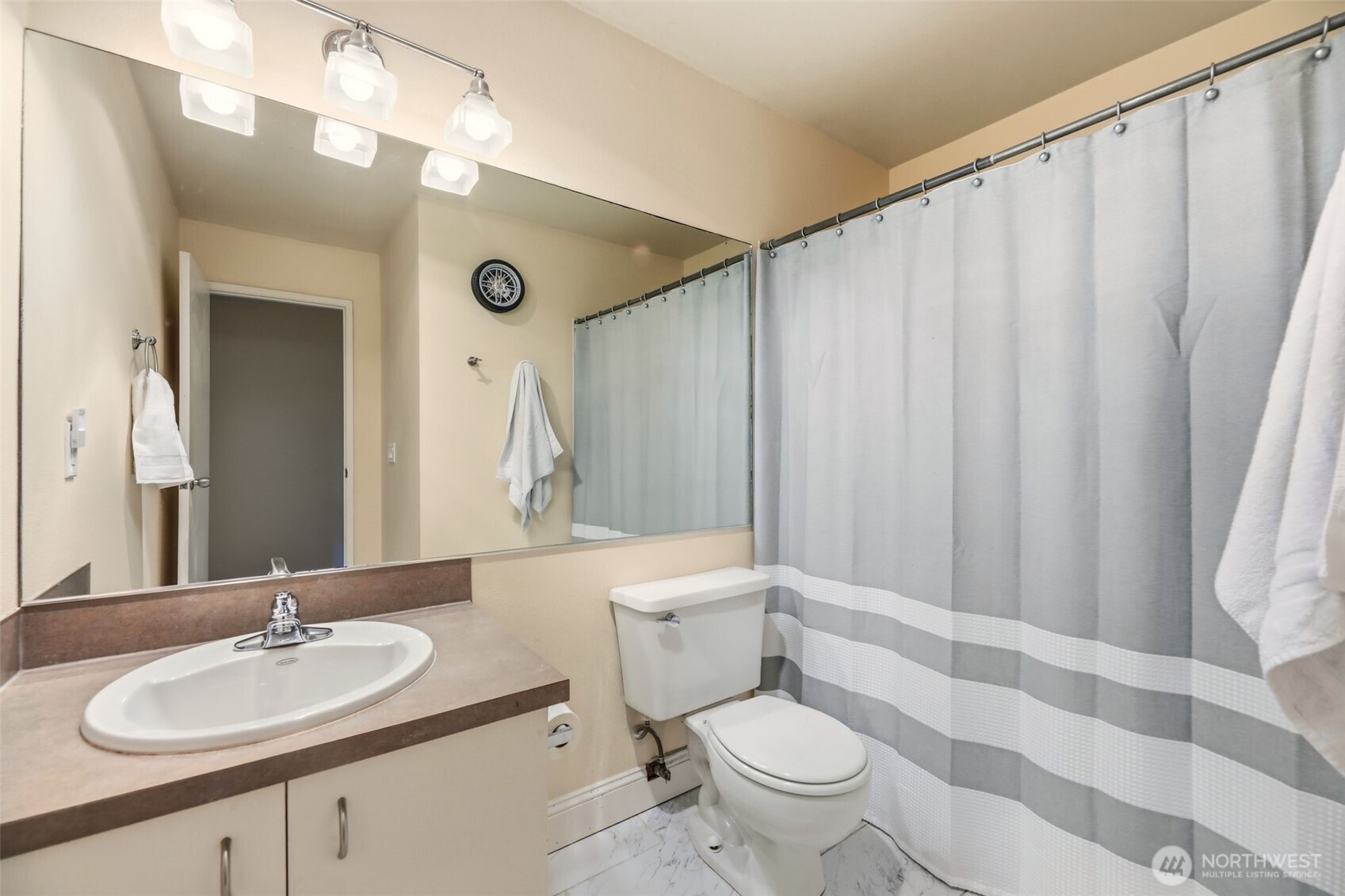 Full bathroom with tub on the 2nd floor.