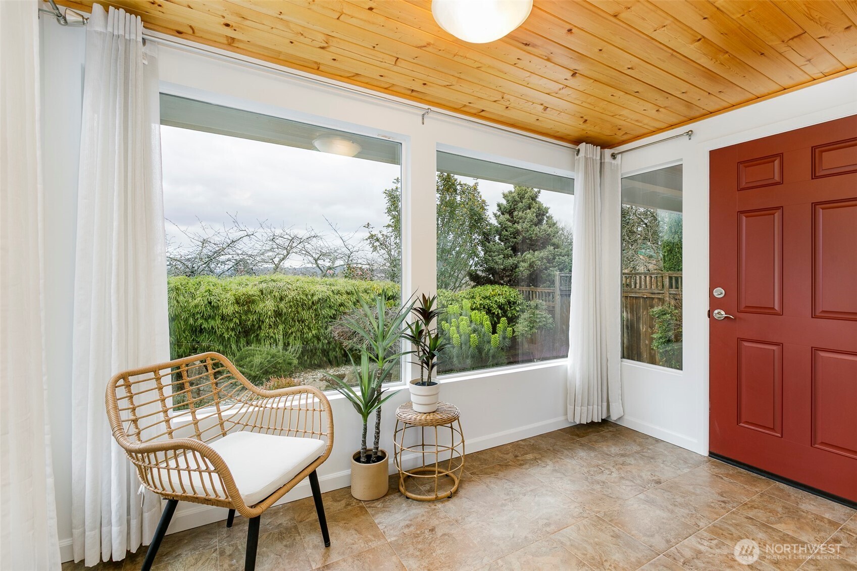 Lower Level Apartment Foyer