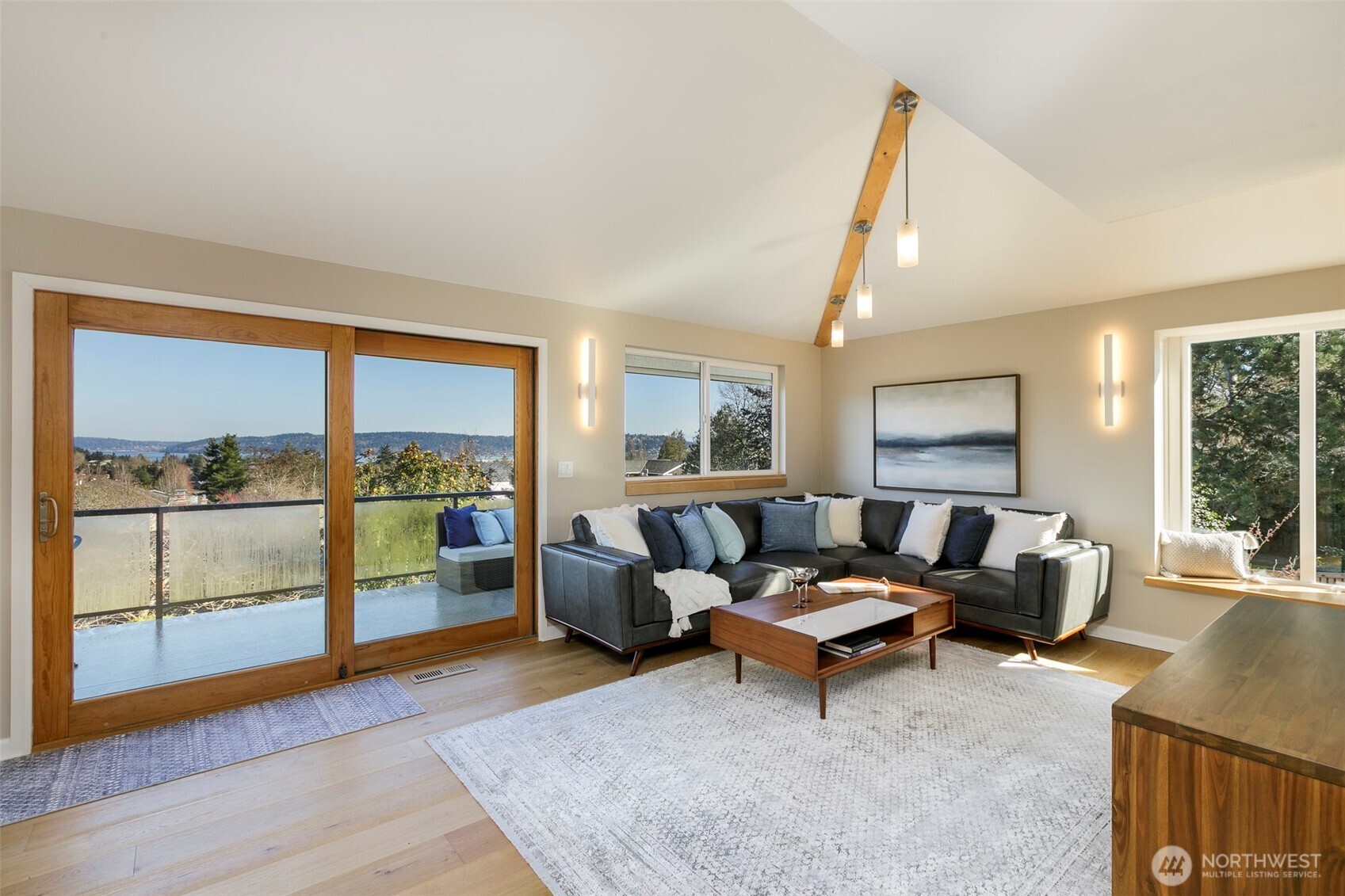 amily Room with Views