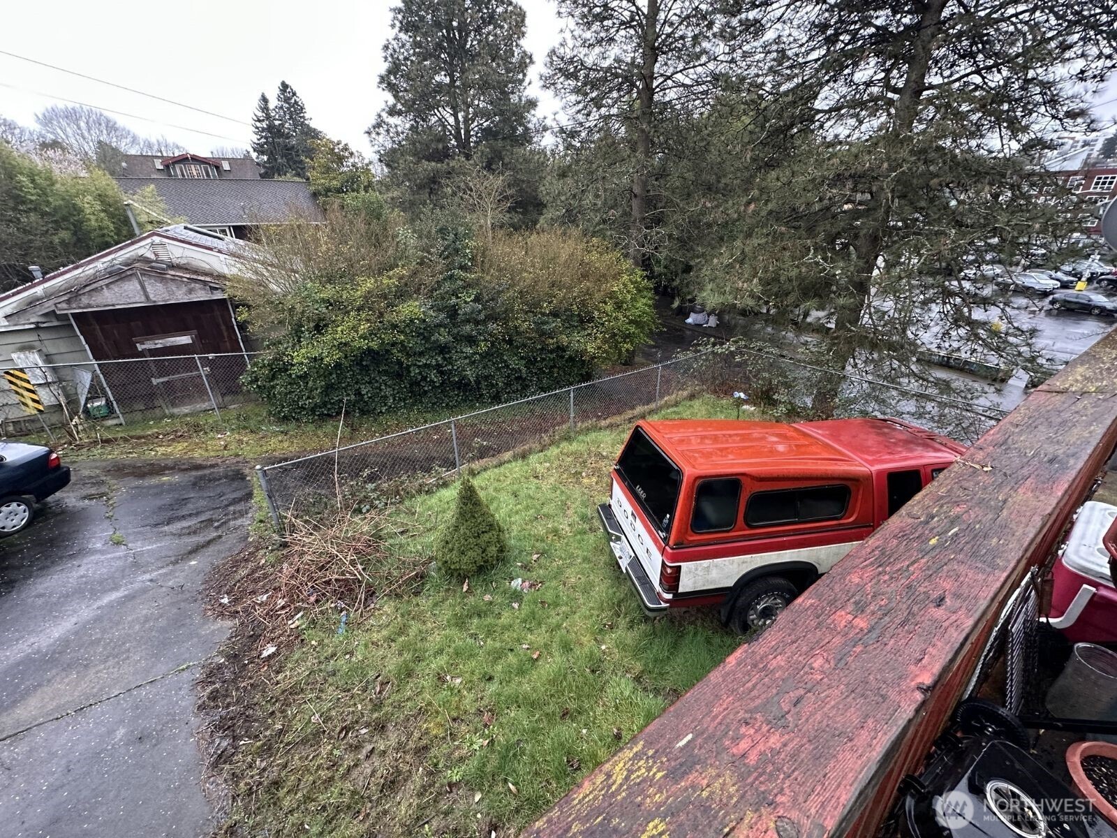 Looking to the rear from Deck. That Garage belongs to the neighbors.