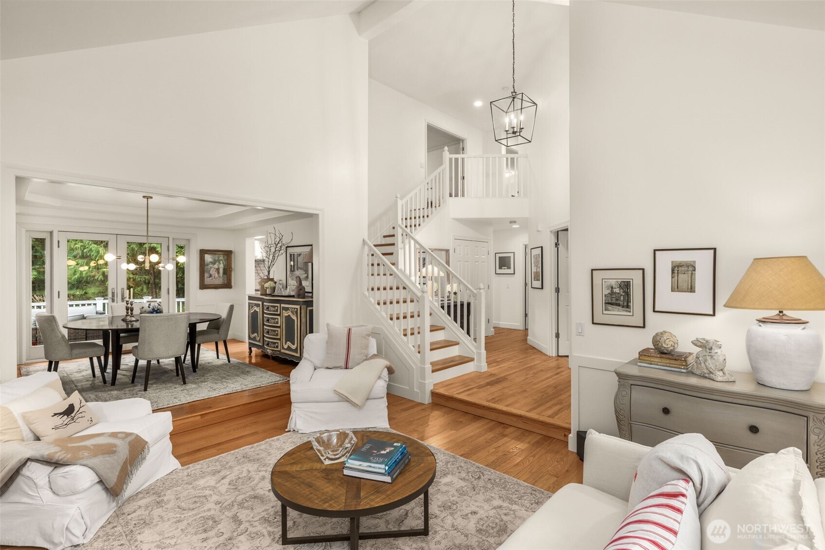 Vaulted ceilings welcome you!