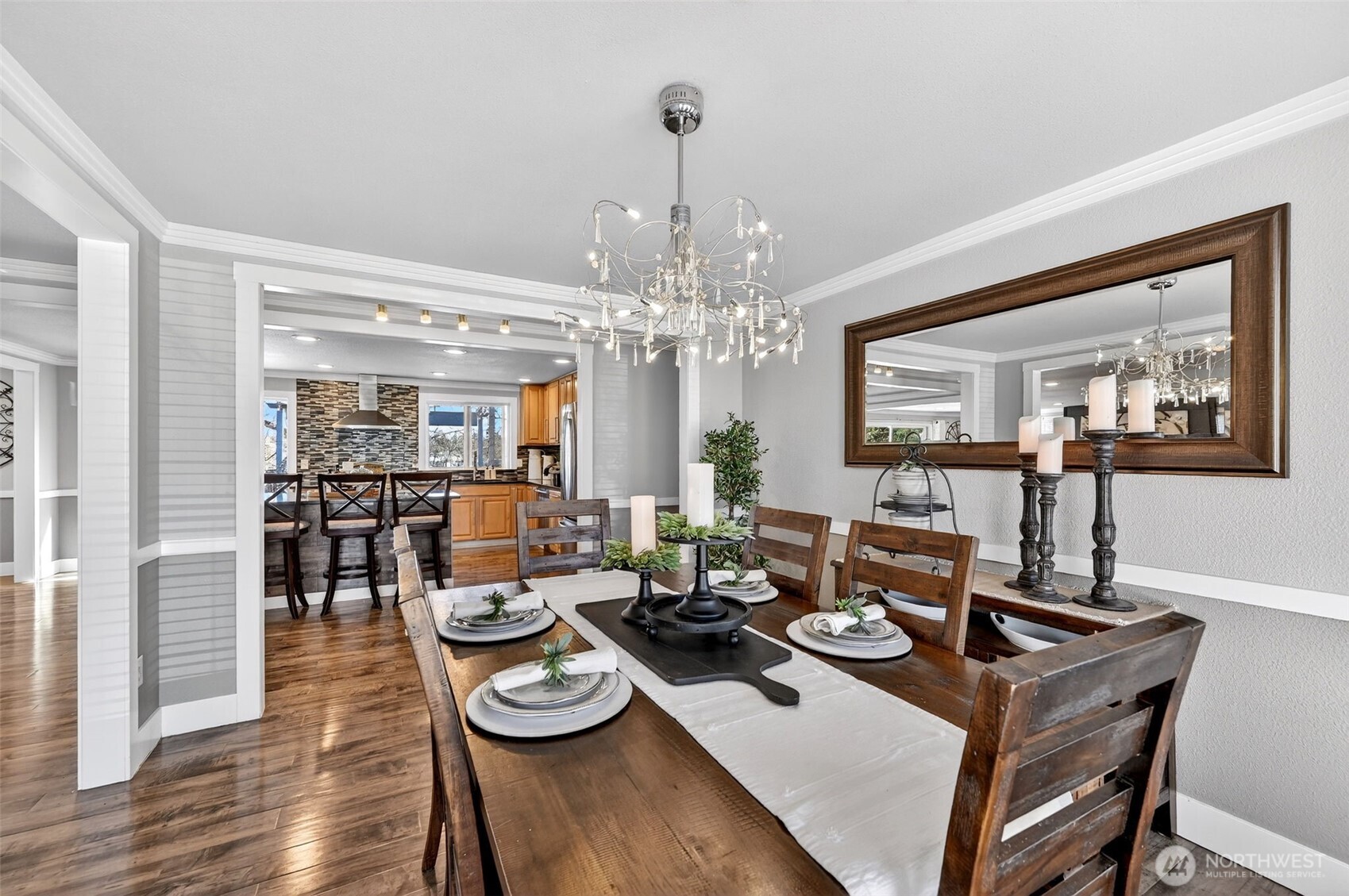 An elegant dining space perfect for intimate dinners or larger gatherings.