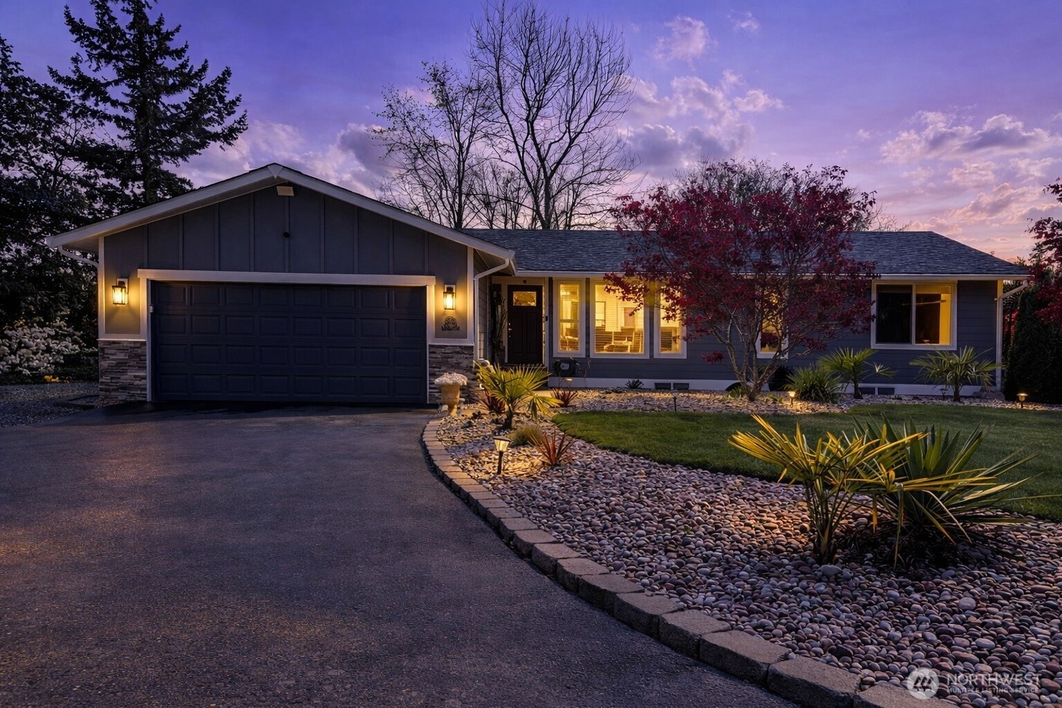 A welcoming exterior that blends comfort, style and privacy.