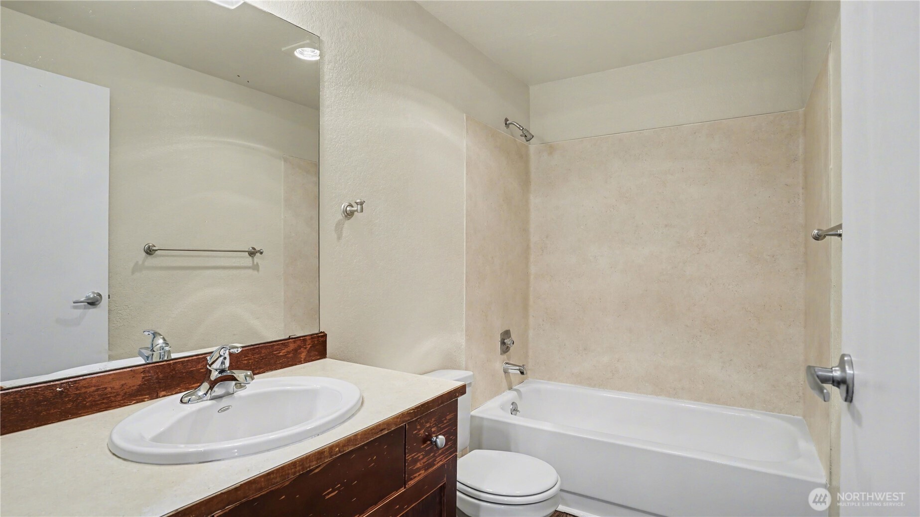 Another view of the main full bathroom.