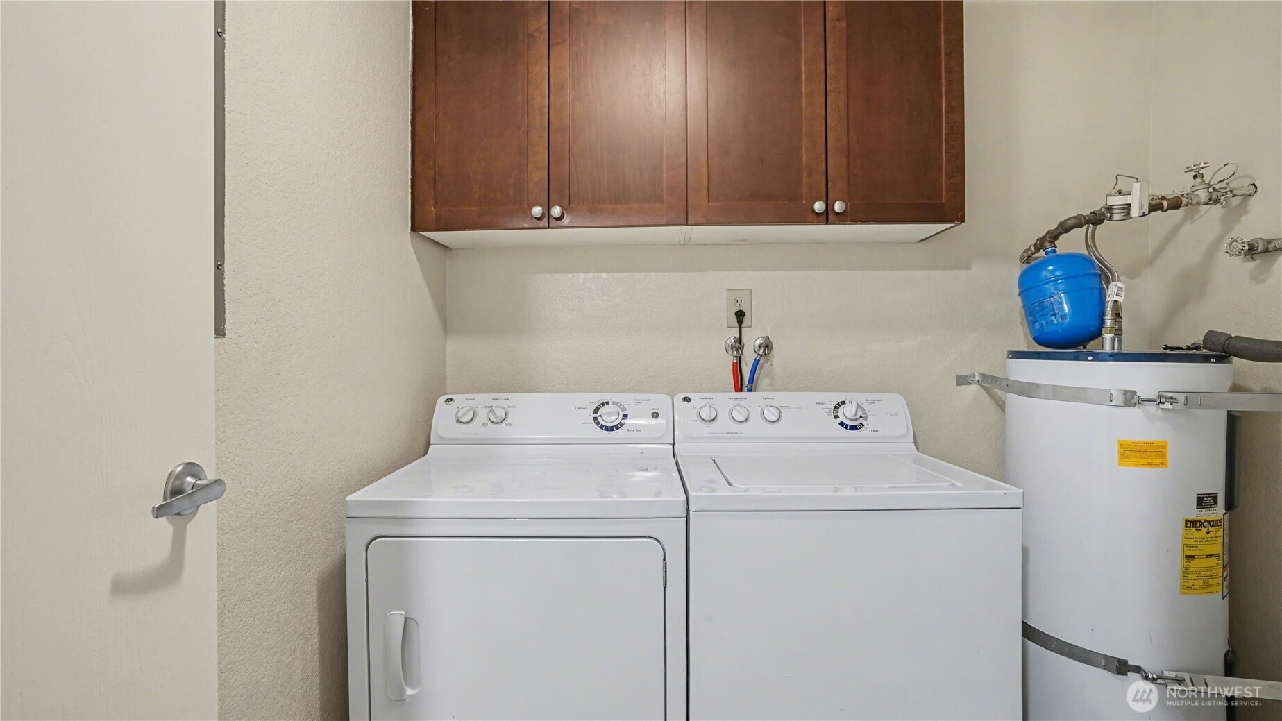 Large utility room with storage & appliances stay!