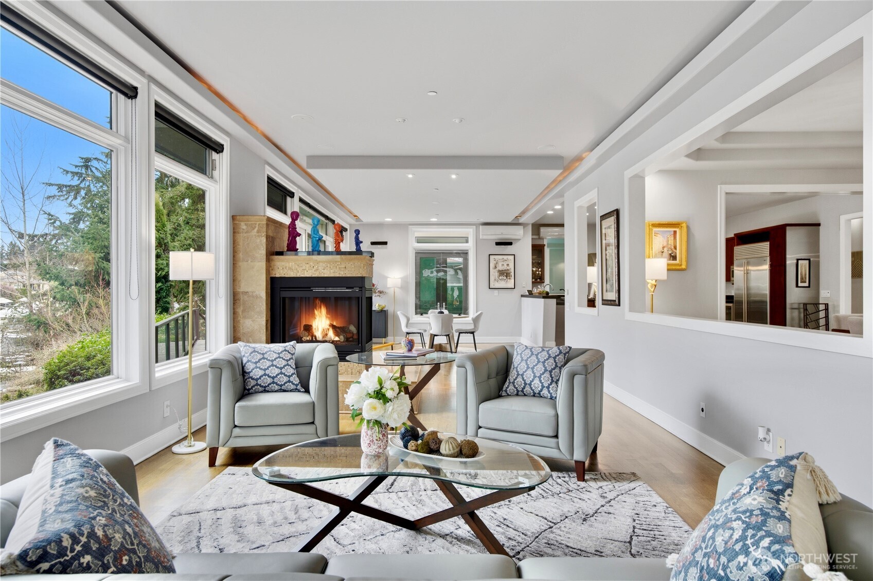 Extra big bright living room overlooking the canals the canal. It could also be used as a second living room