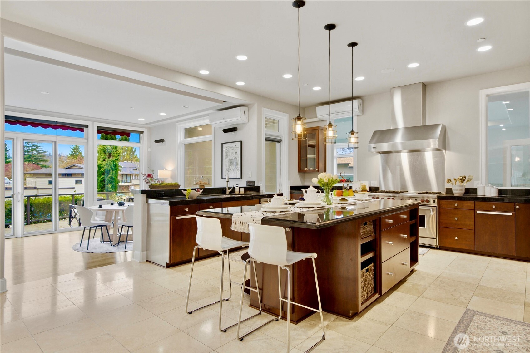 Large, bright well-equiped Kitchen