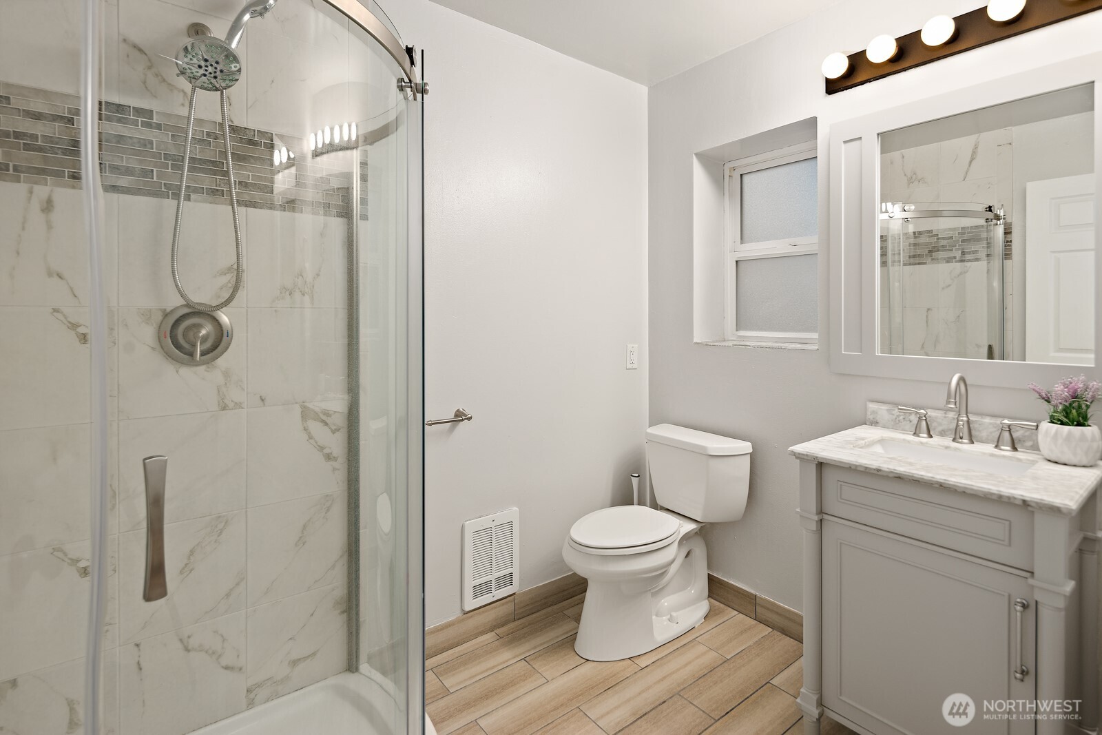 Lovely 3/4 bath in the DADU.