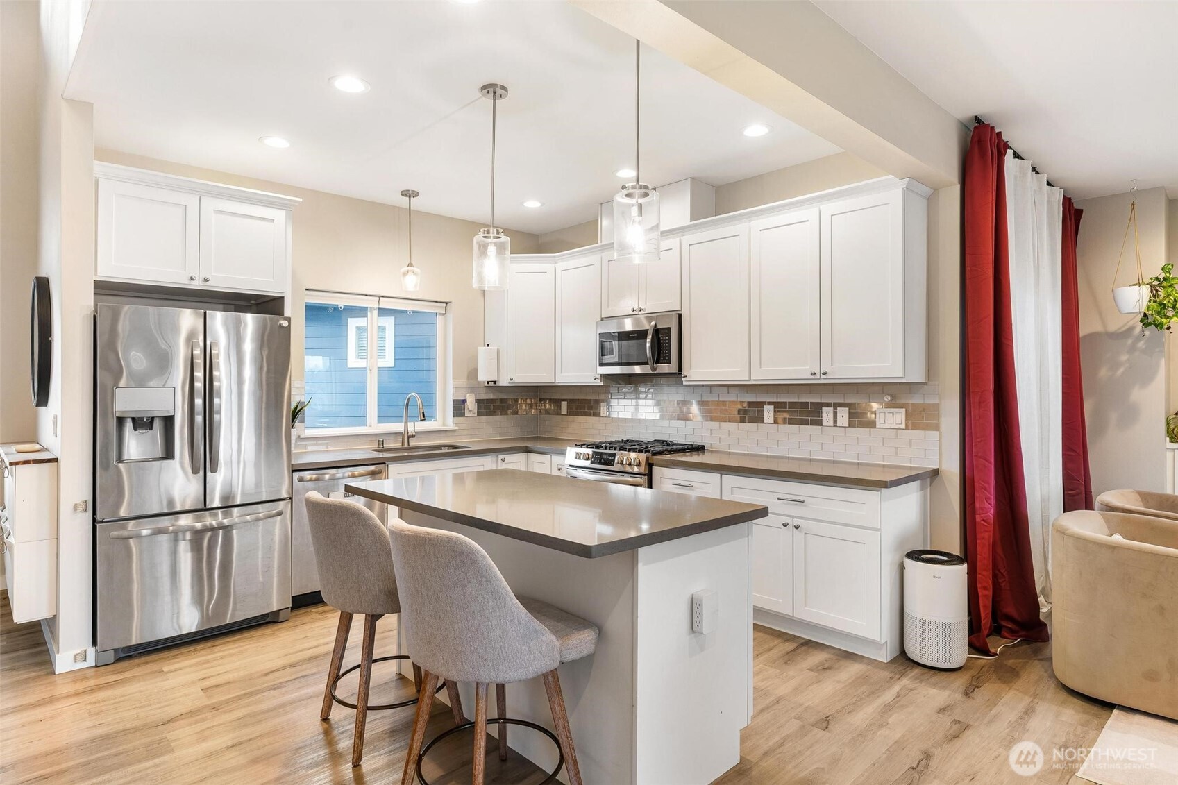 Beautiful Kitchen - Quartz Counters - SS Appliances