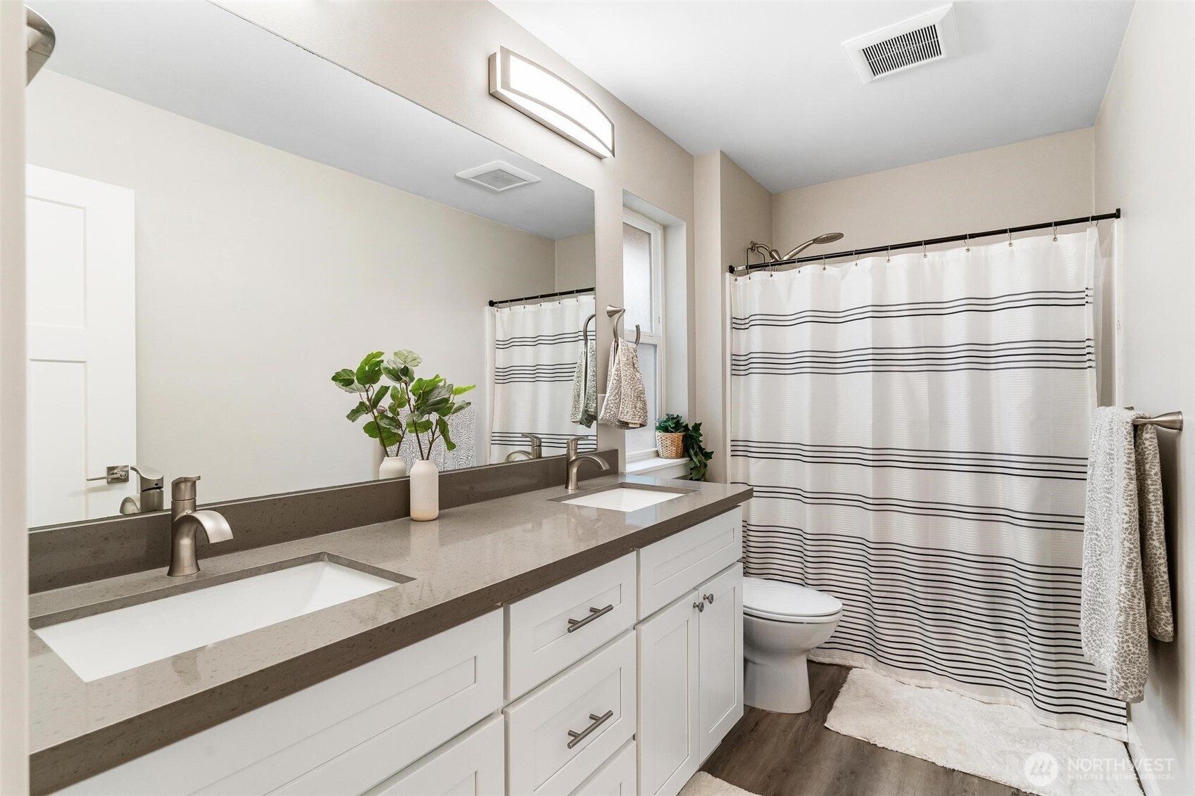 Guest Bathroom Upstairs