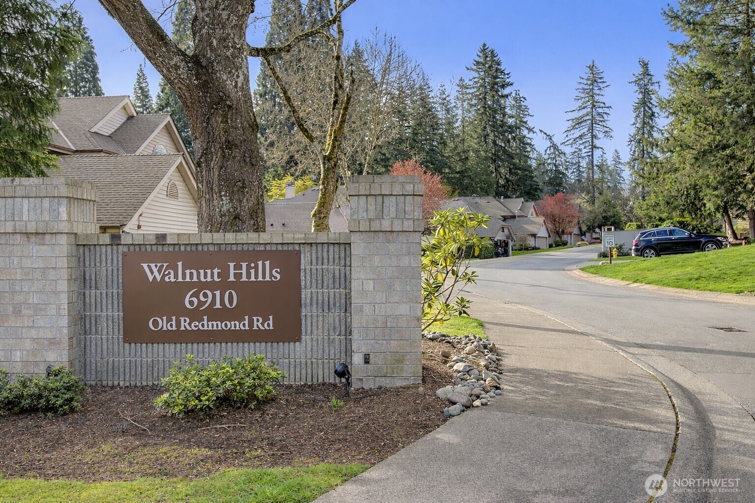 WELCOME to Walnut Hills. A peaceful townhome community surrounded by nature, yet simply MINUTES to the Microsoft campus, Google, Meta... DT Redmond, Kirkland and Bellevue too! The central location of this community makes this the most desirable location for those wanting/needing a close in location, but the feel of nature and open spaces too! Minutes to 3 major cities, 520 E/W, 405 N/S and TOP rated/award winning Lake Washington schools. Lake Washington or Lake Sammamish? Both are minutes away and surrounded by parks and miles and miles of trails for walking, running or biking fun all year long! This location has it all, and this home and lifestyle it affords...is the one you have been waiting for!  STRONG HOA, dues include; yard and common area maintenance, garbage + earthquake insurance too.  Walnut Hills is a wonderful neighborhood to call...home! Priced perfectly!
