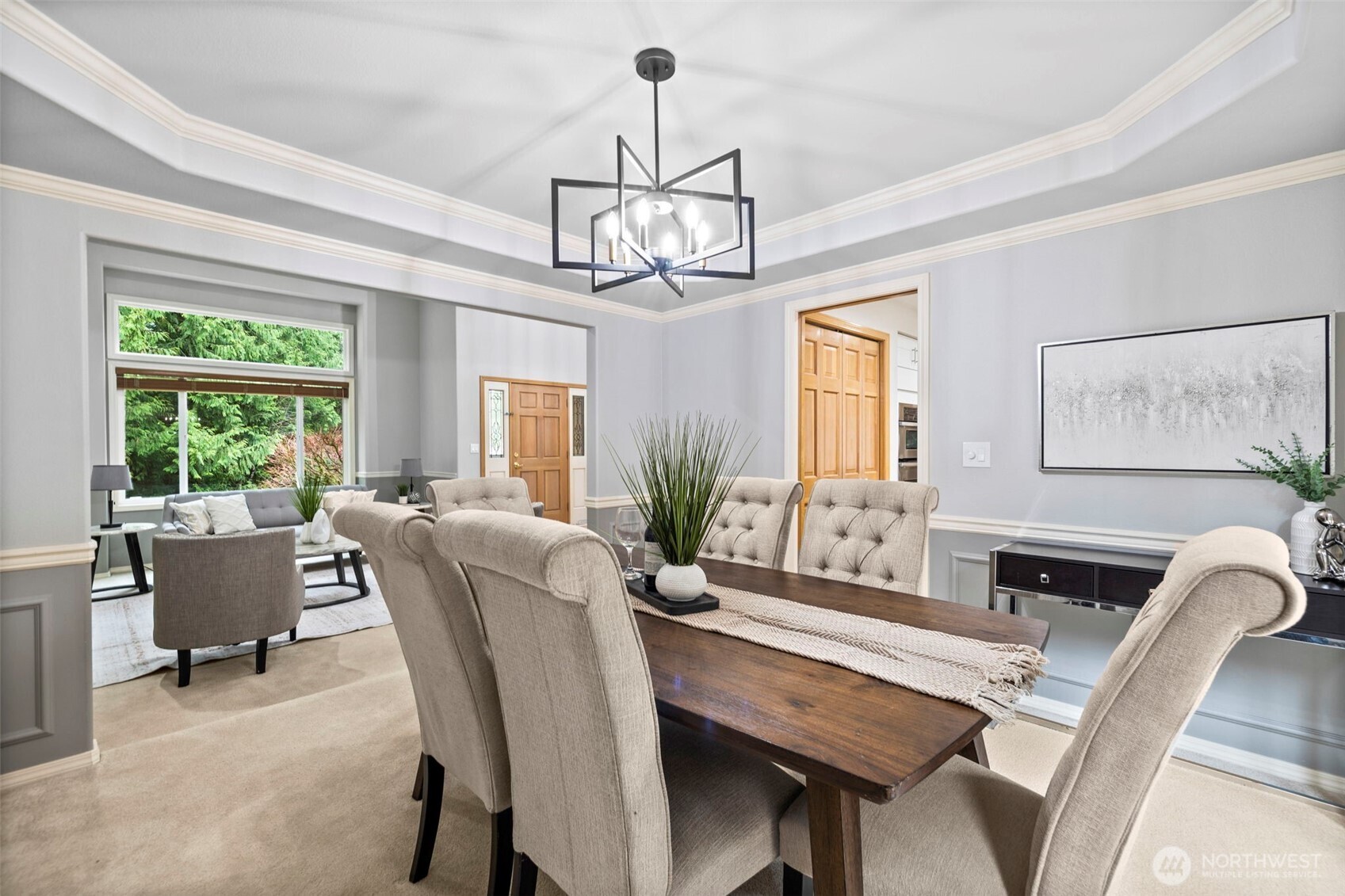 Well laid out kitchen with a eat-in island. Your guests/family will feel connected to you when you are in the kitchen.
