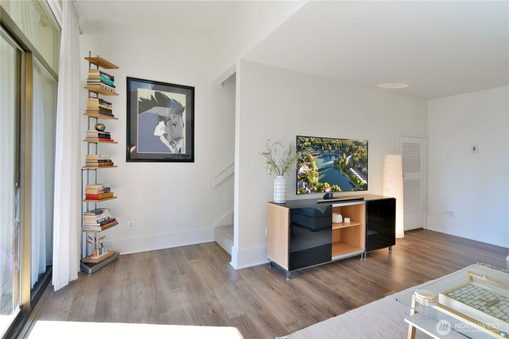 High accent ceiling with skylight